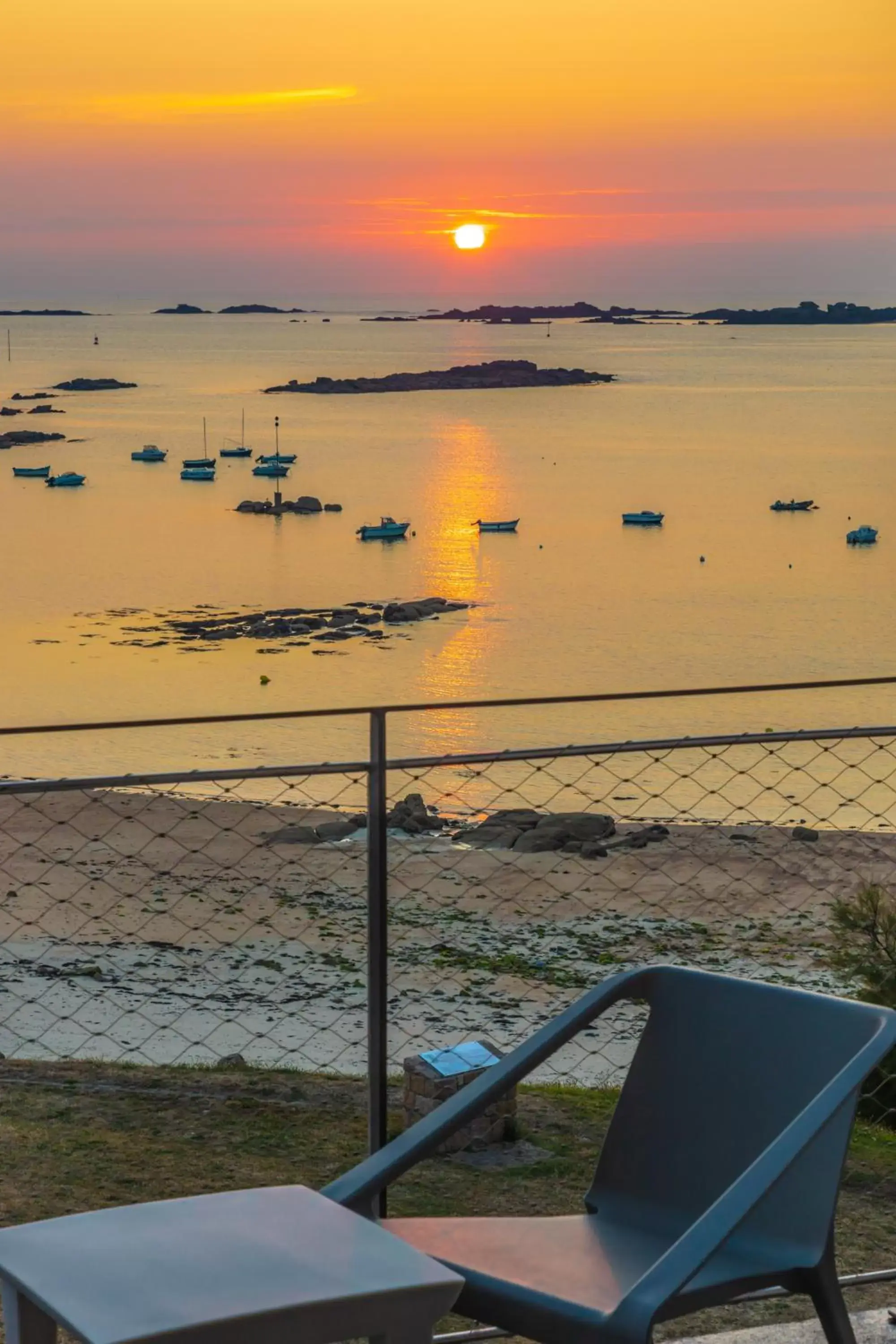 Sunrise/Sunset in Pavillon de la plage