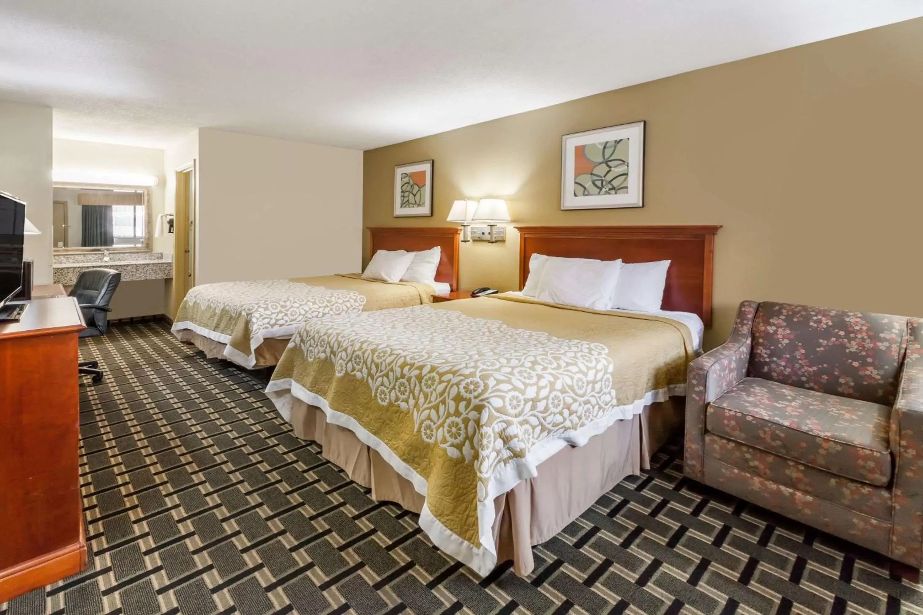 Photo of the whole room, Bed in Days Inn by Wyndham Kent - Akron