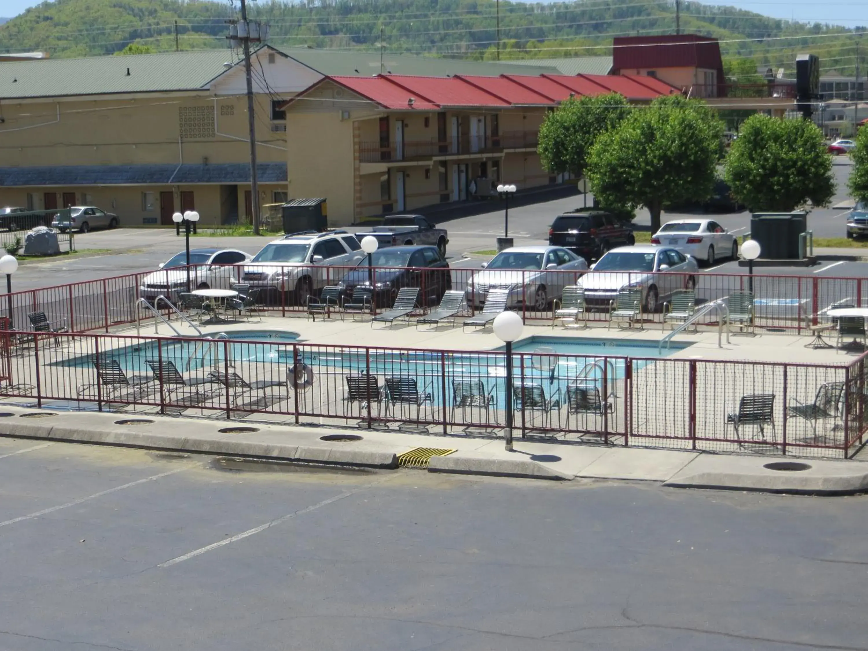 Swimming pool in River Place Inn