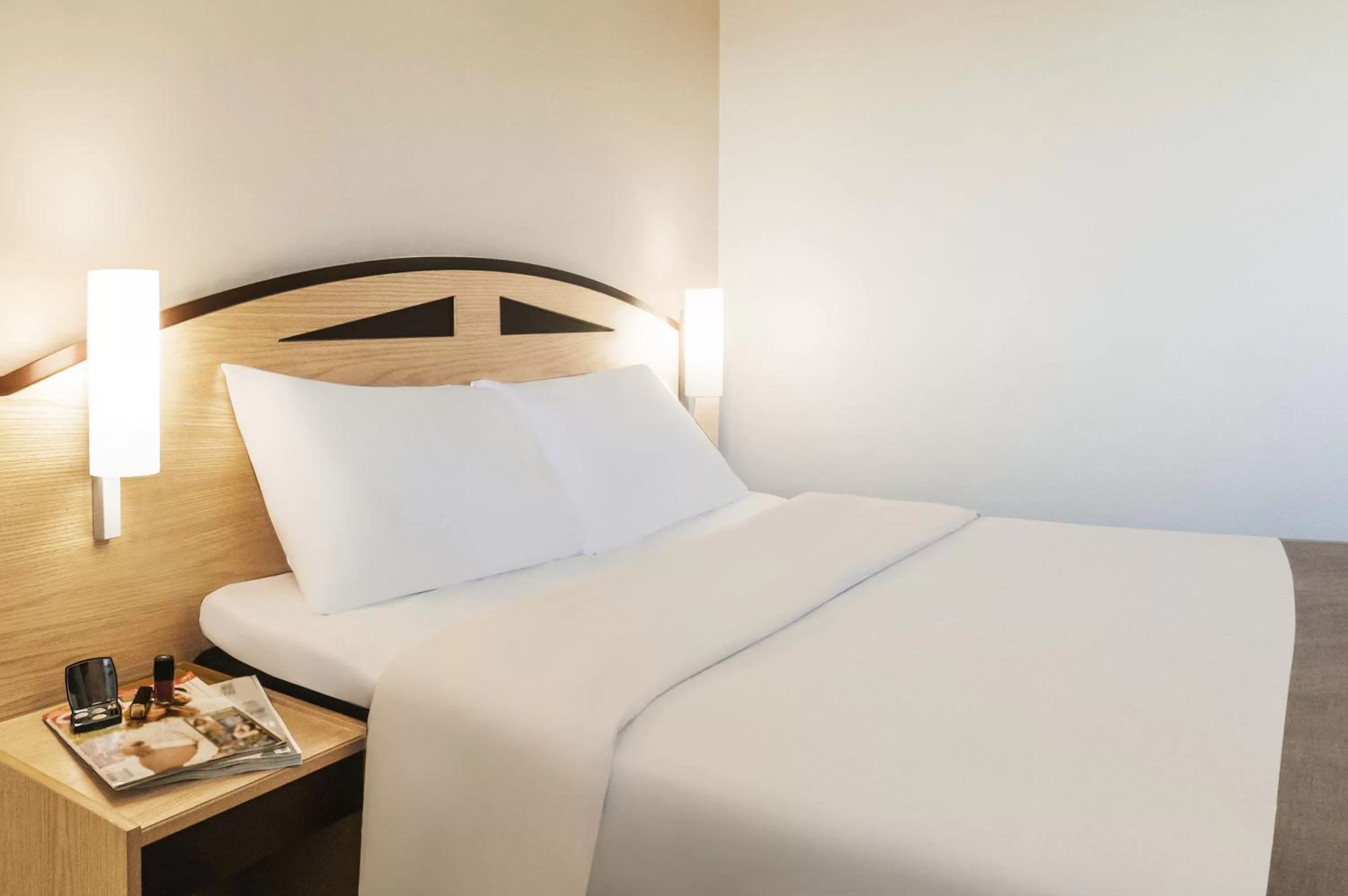 Photo of the whole room in ibis Chesterfield Centre – Market Town