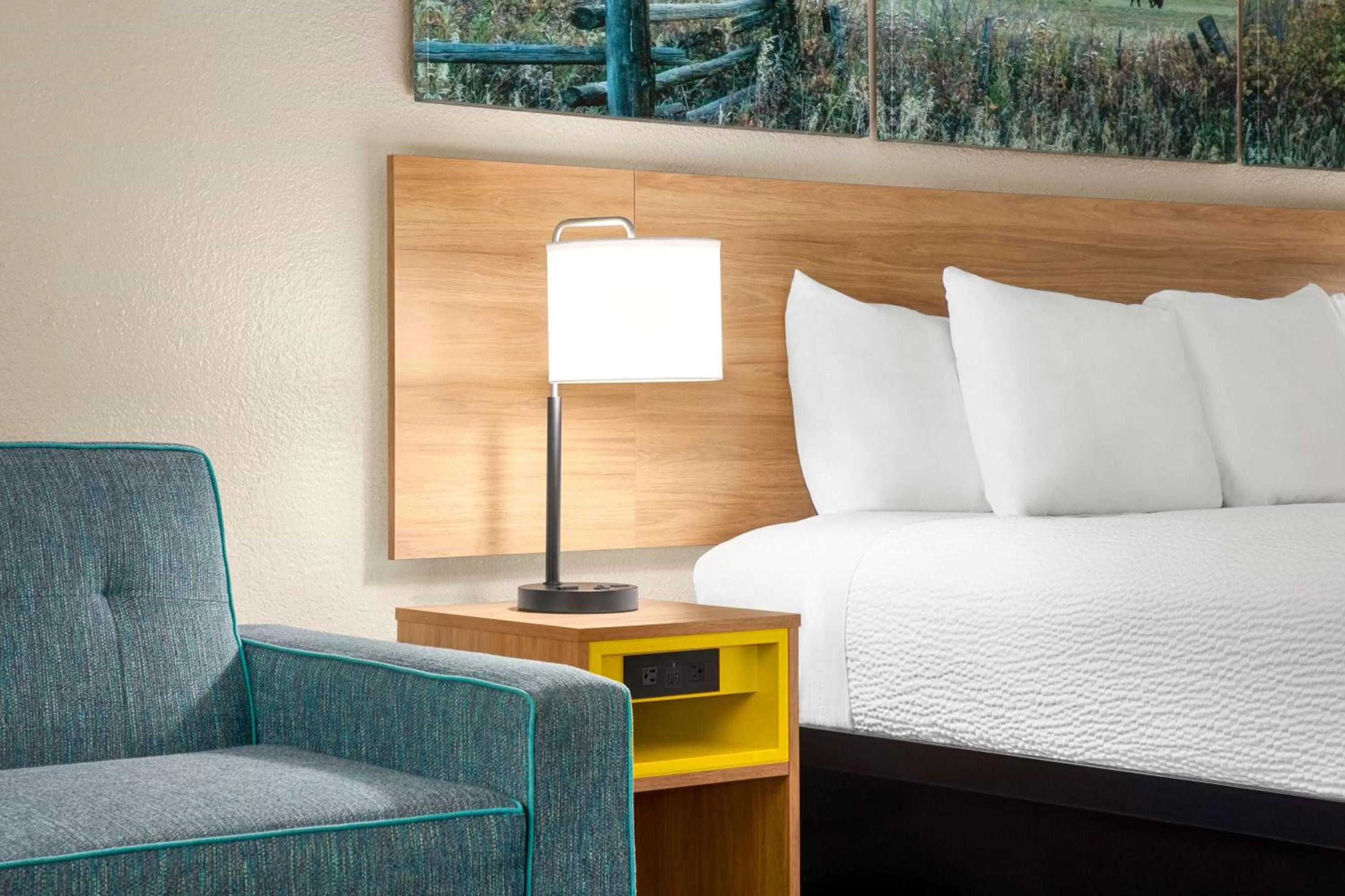 Bedroom, Bed in Days Inn by Wyndham Paris