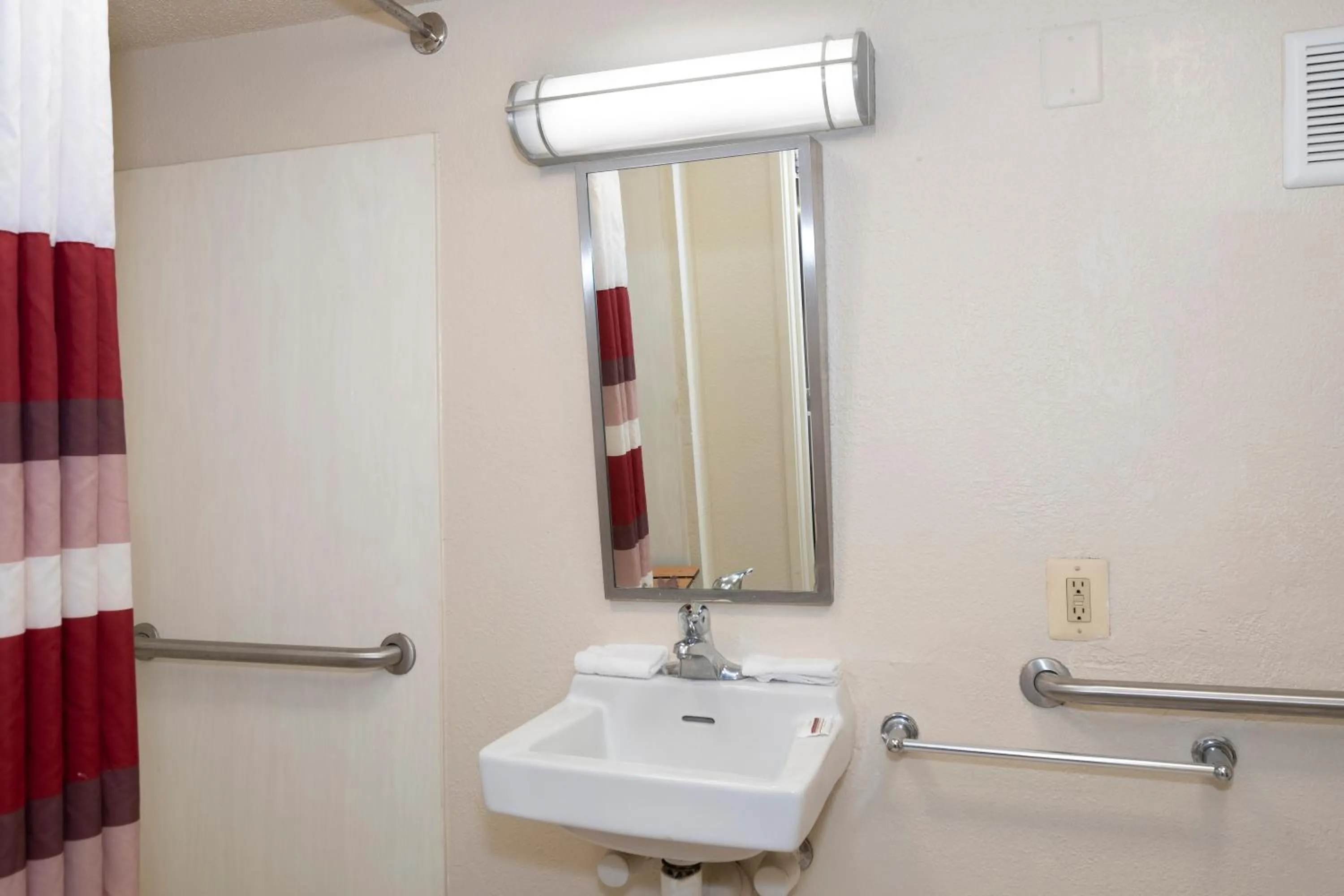 Other in Red Roof Inn Washington DC-Lanham