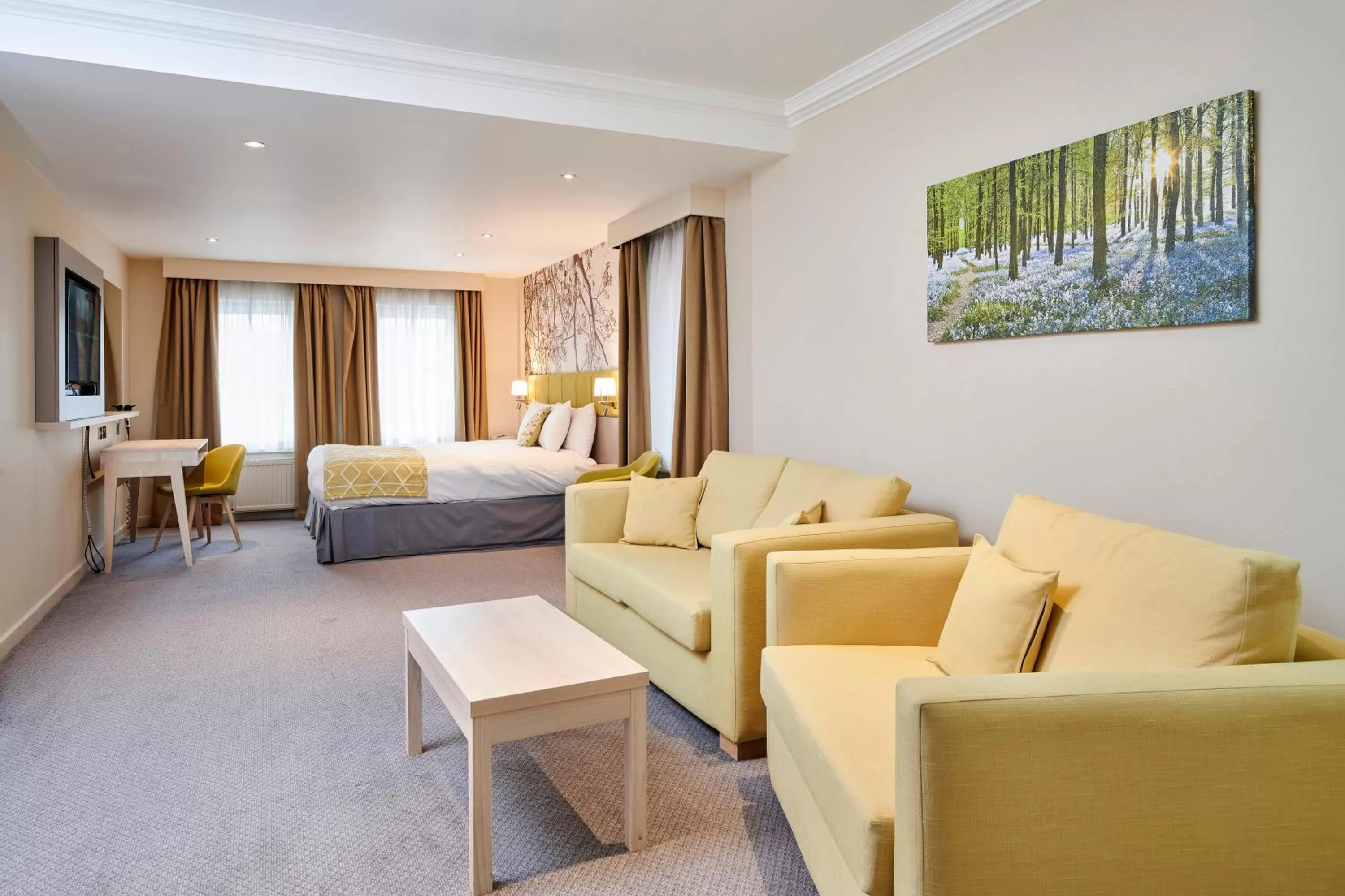 Photo of the whole room, Bed in Holiday Inn Corby Kettering A43 by IHG