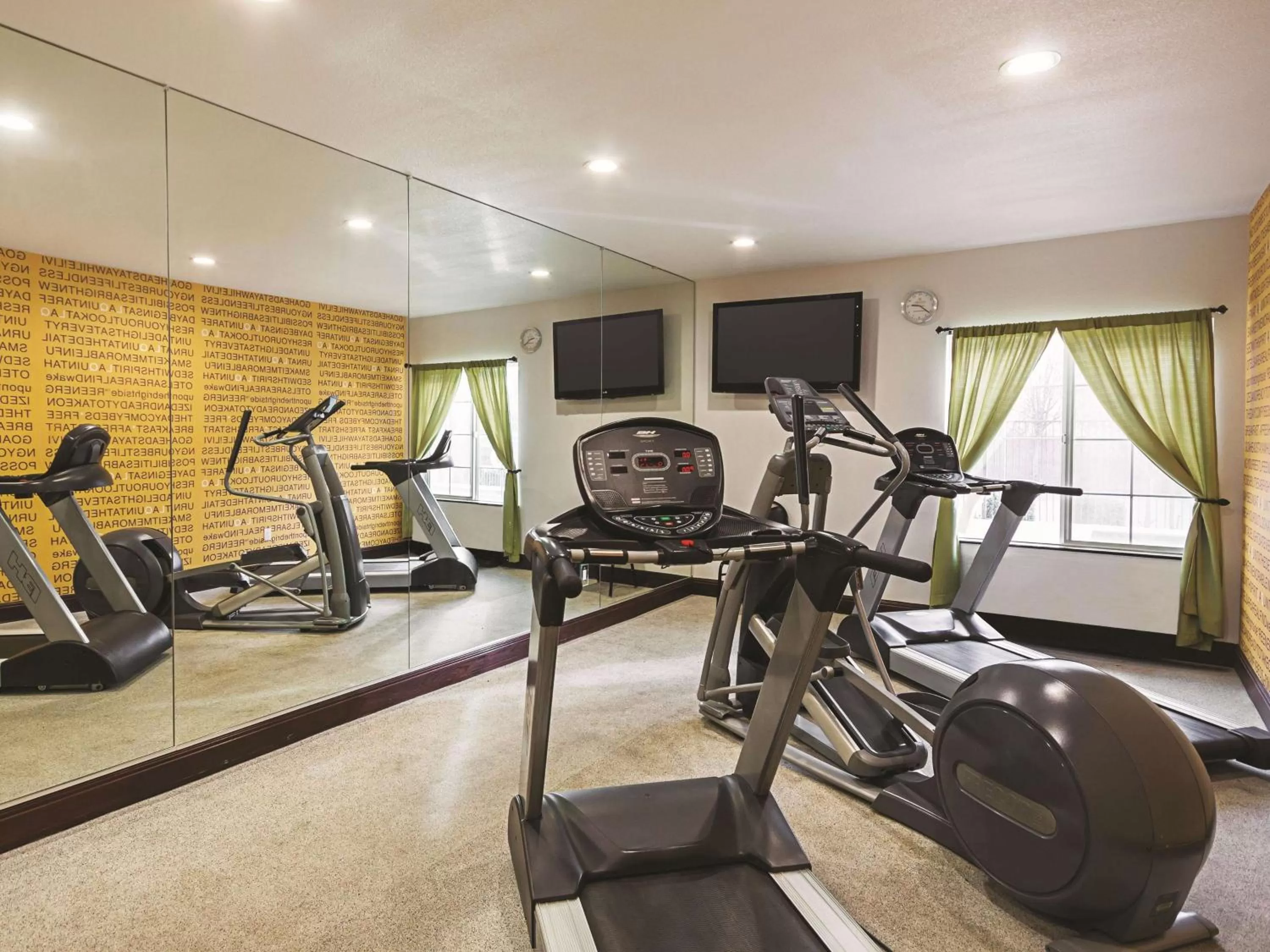 Fitness centre/facilities in La Quinta by Wyndham Fresno Northwest