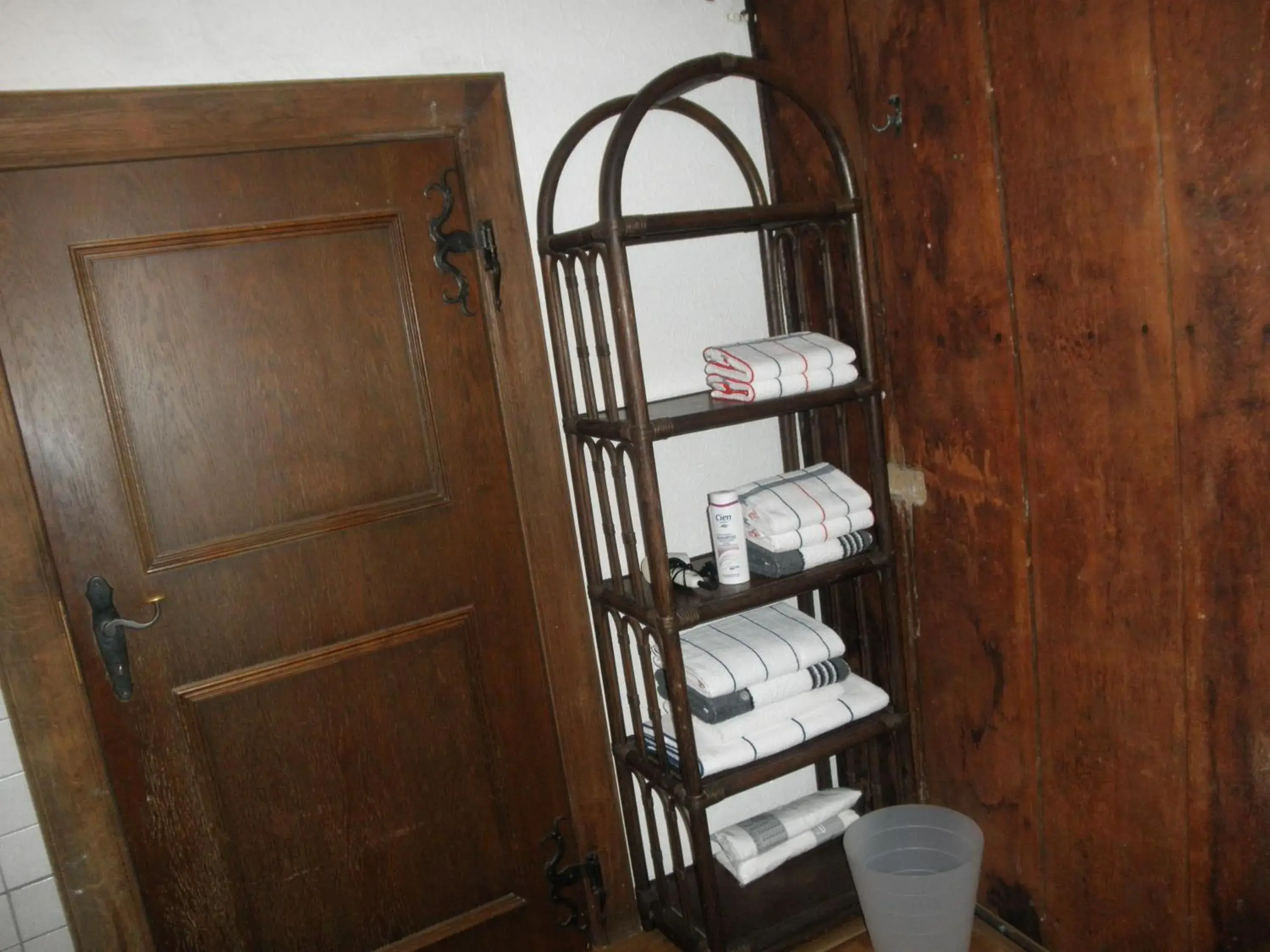 Bathroom, Bunk Bed in Altstadthaus