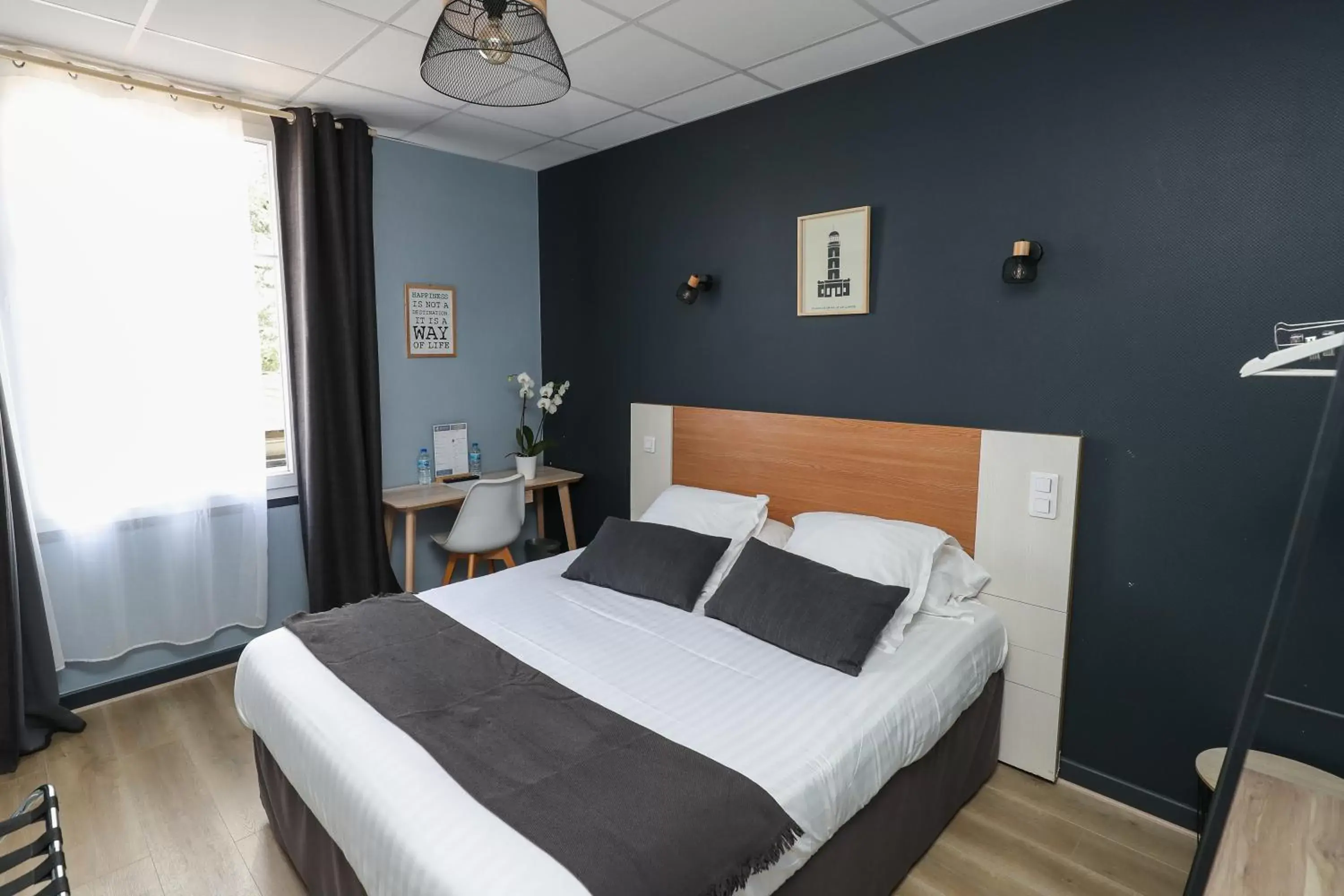 Photo of the whole room, Bed in Hôtel La Réserve de Brive