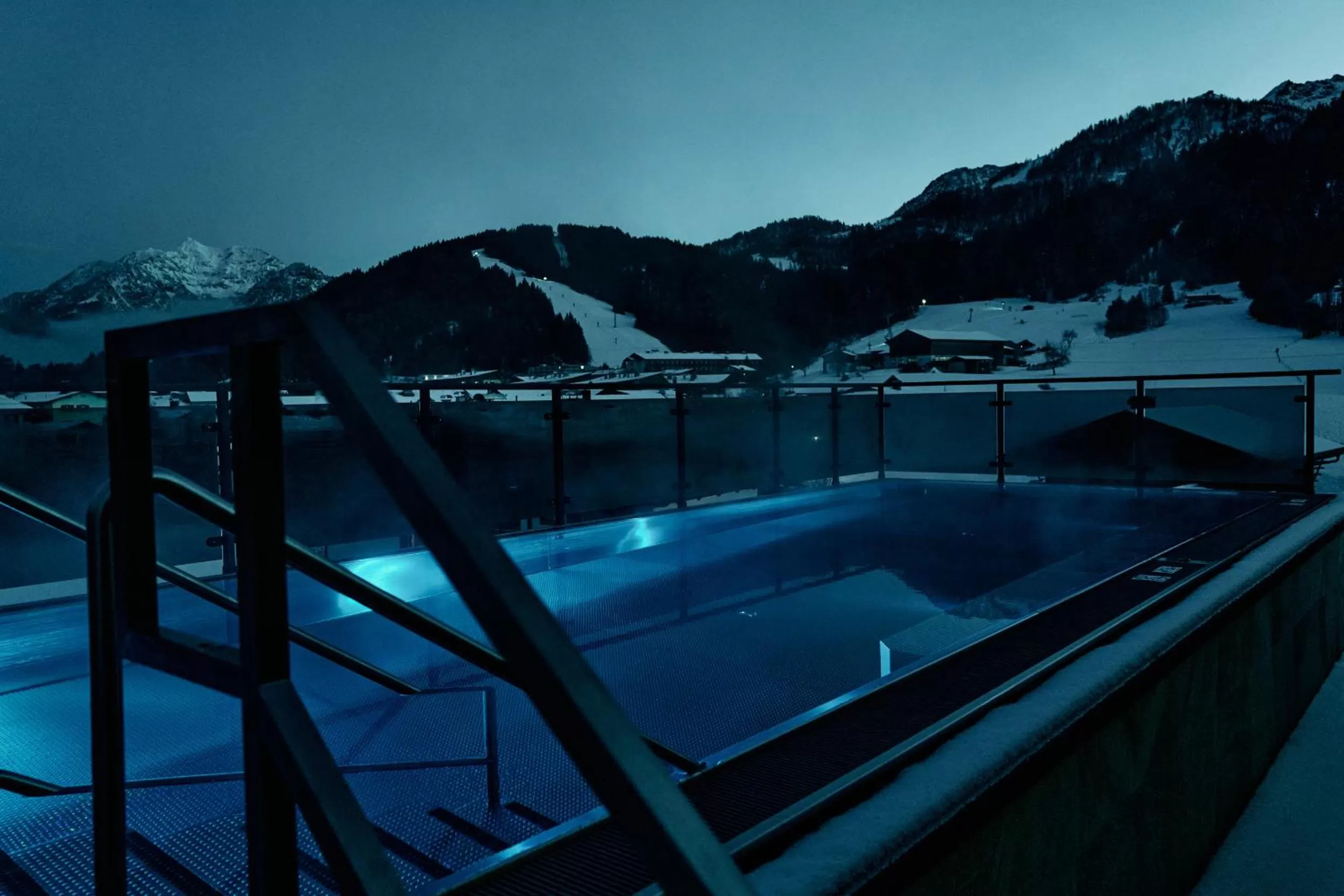 Swimming pool in Home suite home