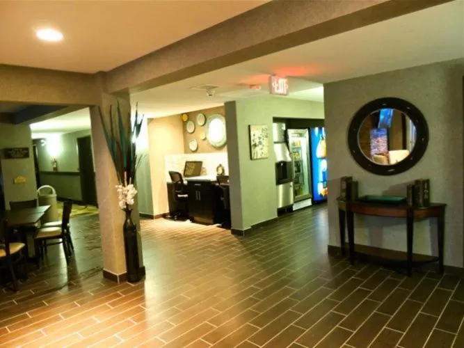 Lobby or reception in Western Star Inn & Suites Esterhazy