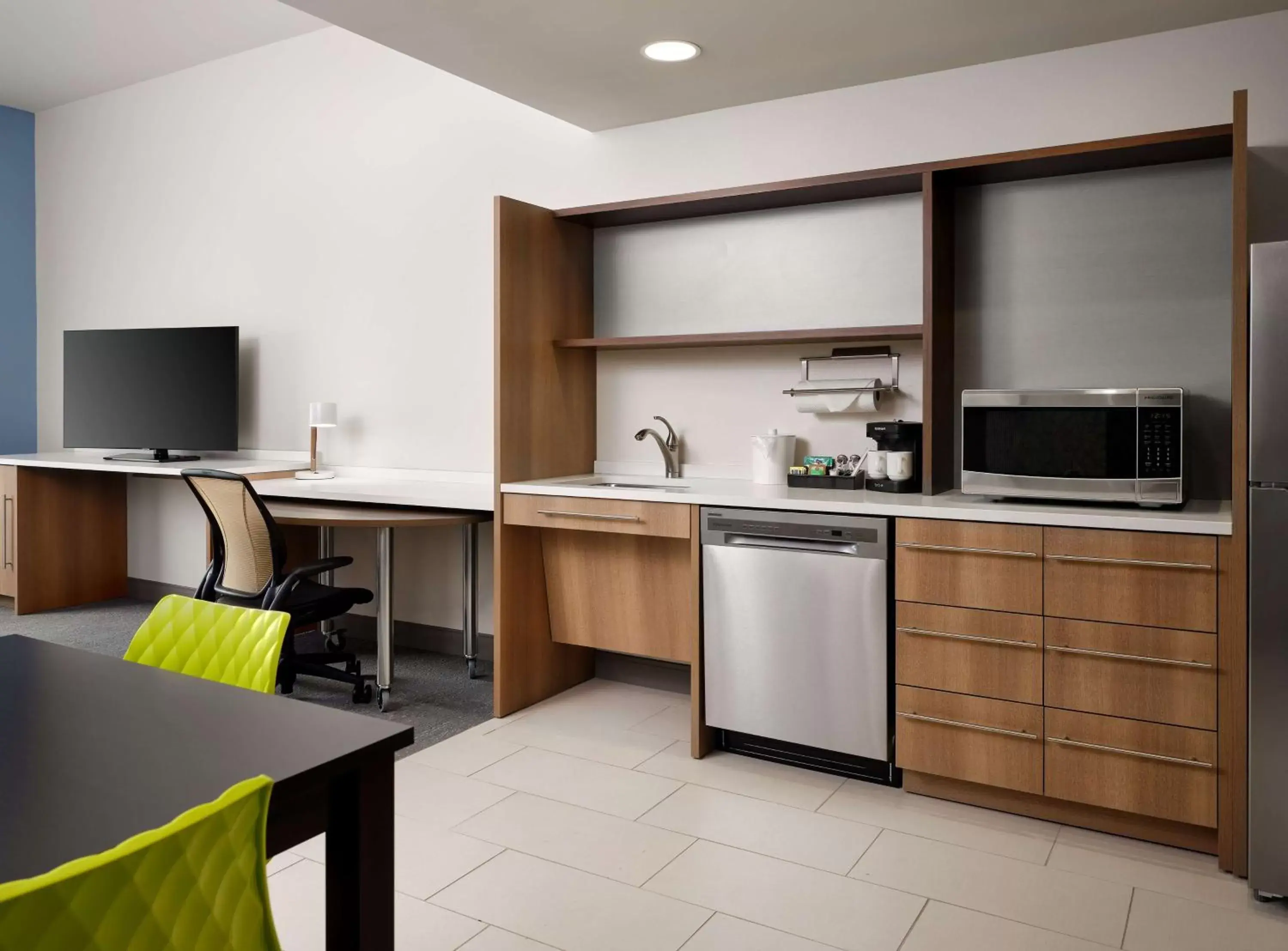 Kitchen or kitchenette, Kitchen/Kitchenette in Home2 Suites By Hilton Fishers Indianapolis Northeast