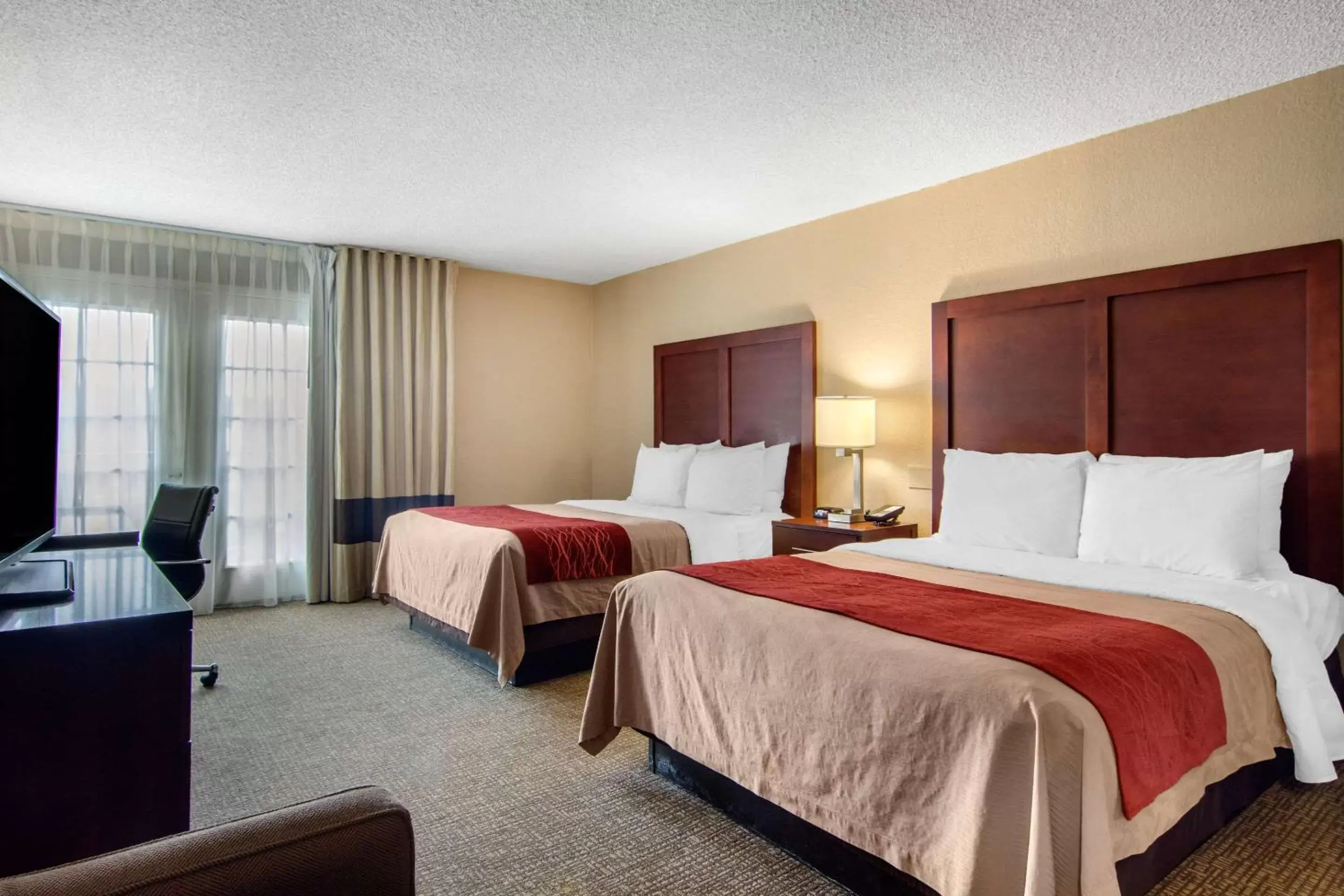 Photo of the whole room, Bed in Comfort Inn Sandy Springs – Perimeter