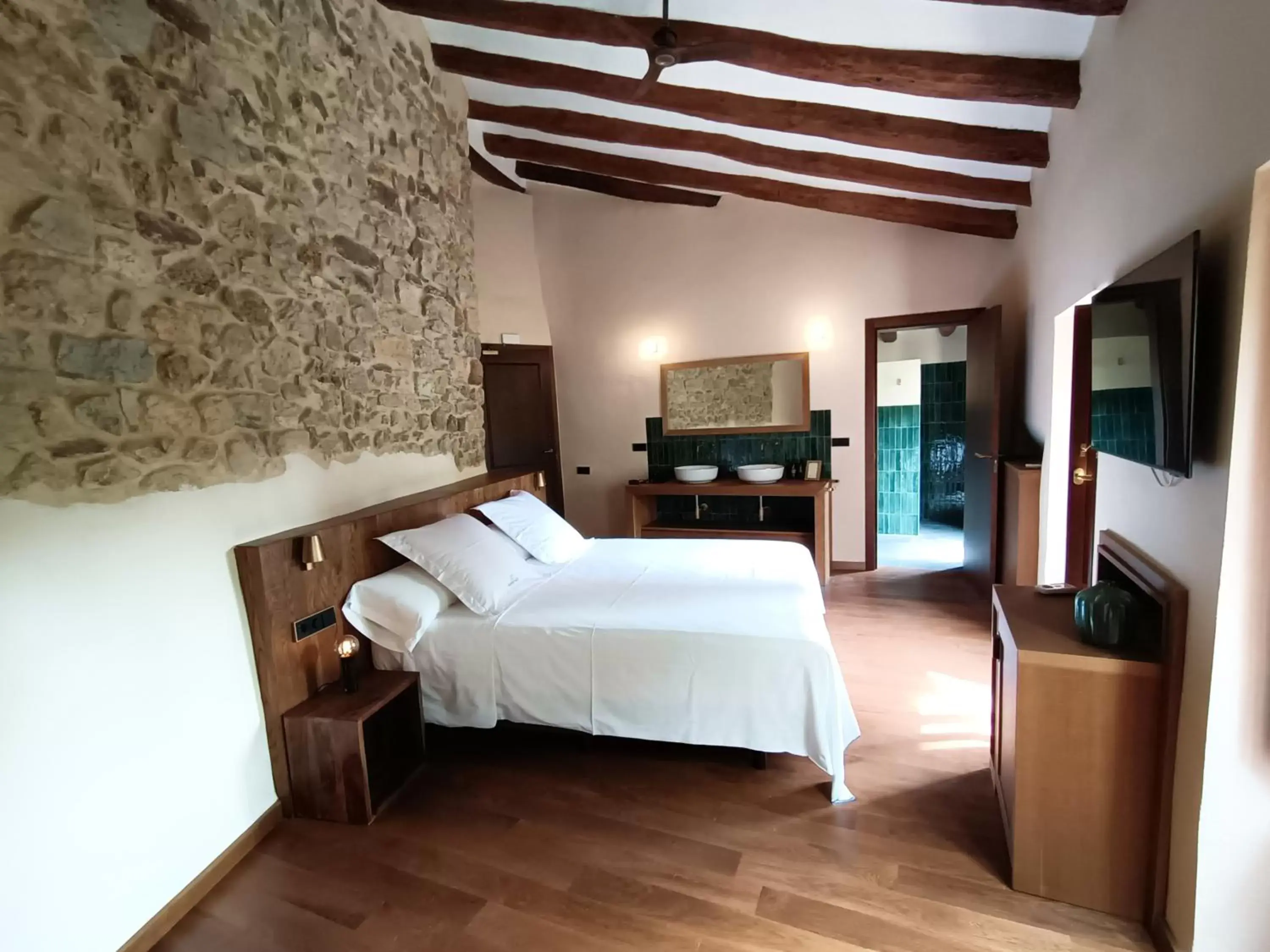 Deluxe Room in Hotel Montrubí 1771 - Slow Winery Hotel - Adults only Deluxe Room in Hotel Montrubí 1771 - Slow Winery Hotel - Adults only
