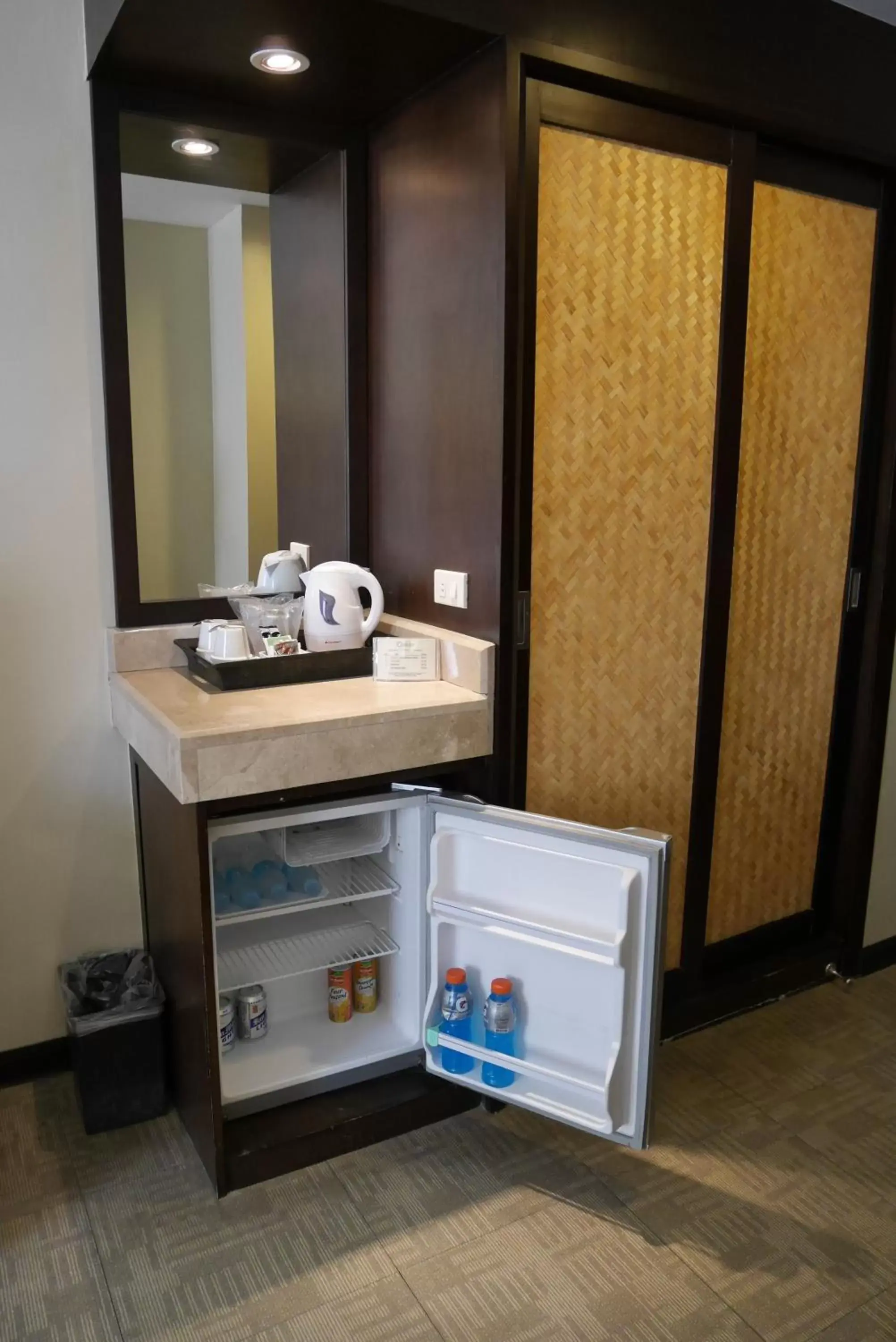 Coffee/tea facilities in Circle Inn Hotel and Suites Bacolod