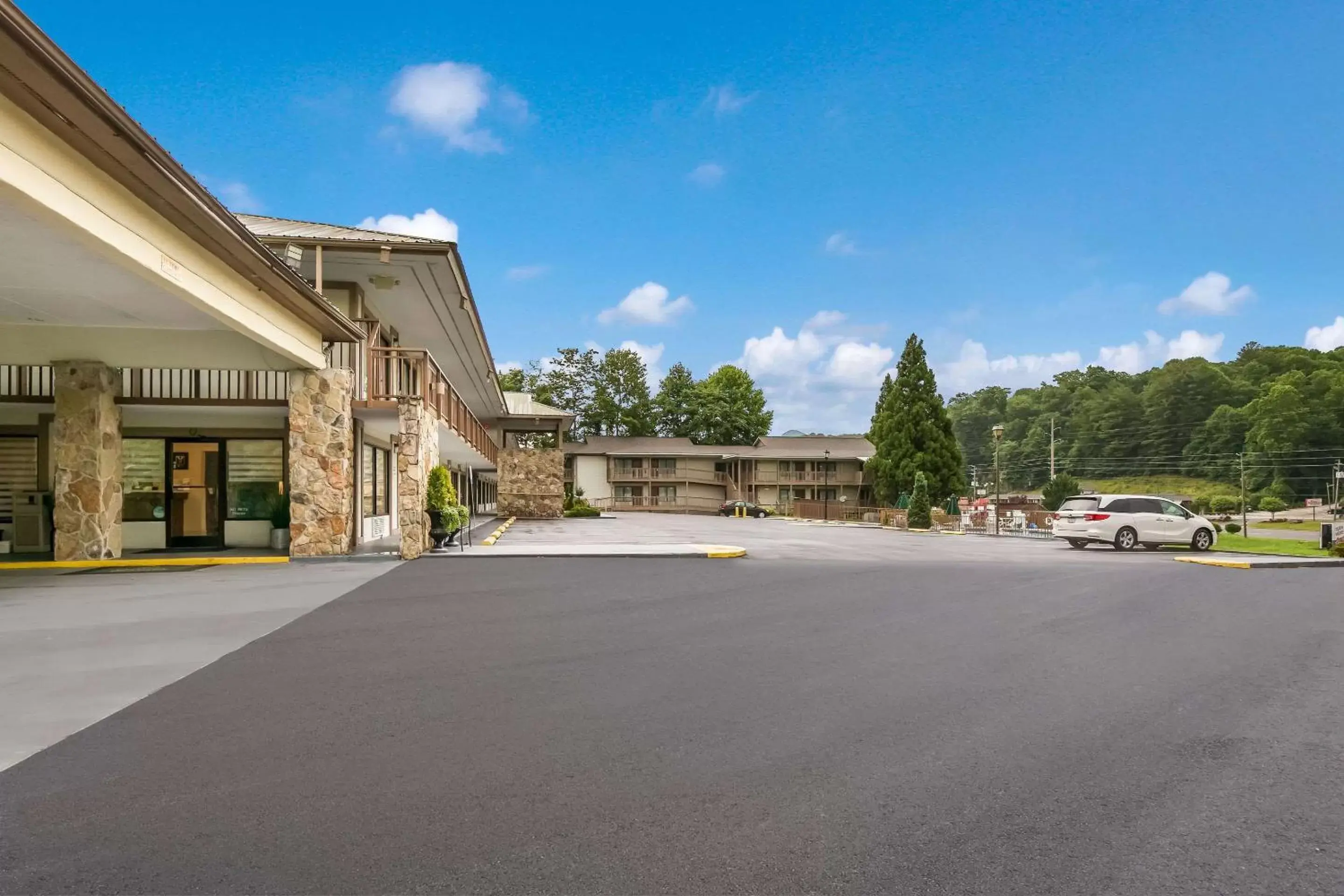 Other, Property Building in Quality Inn & Suites Mount Chalet