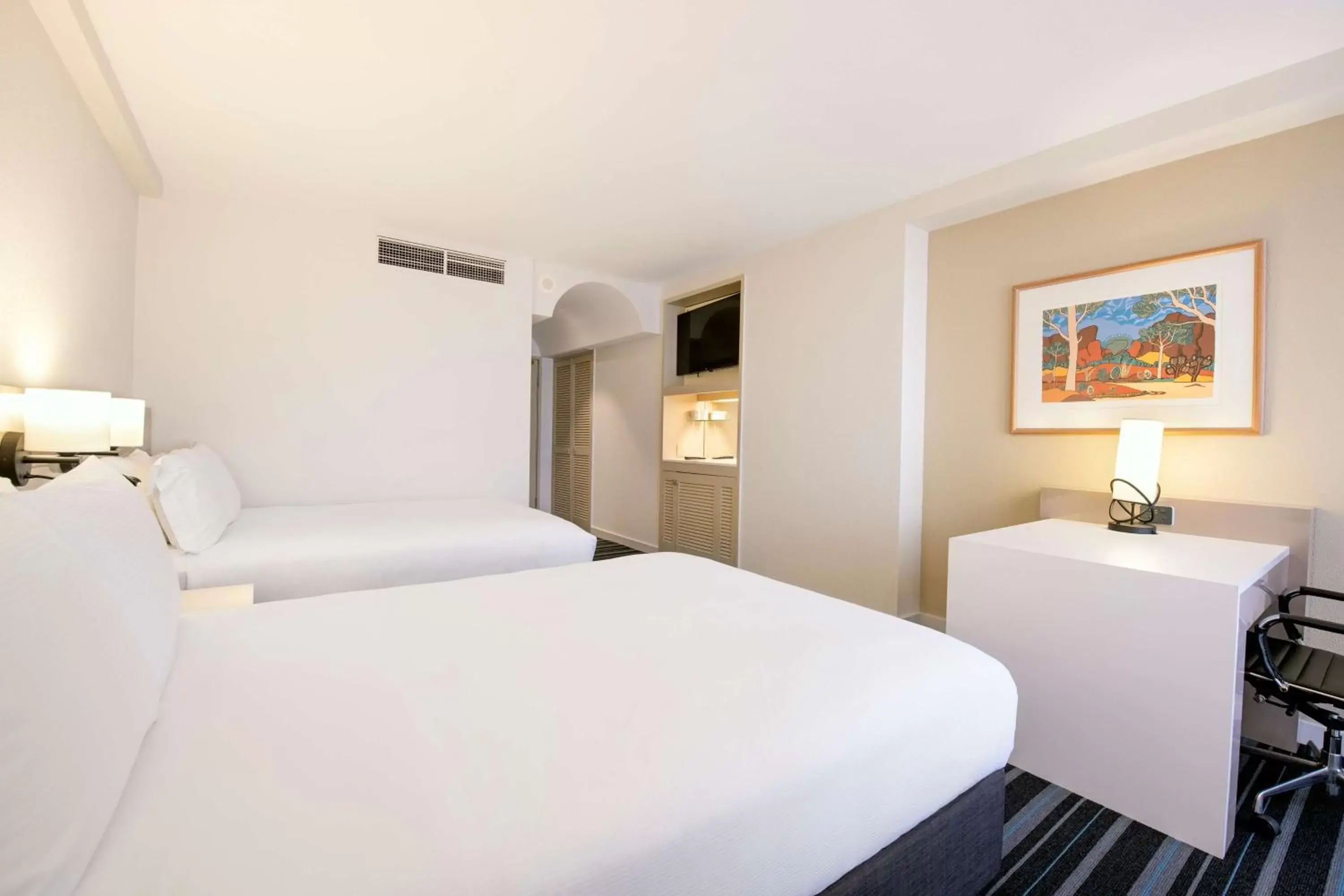 Bed in DoubleTree by Hilton Esplanade Darwin