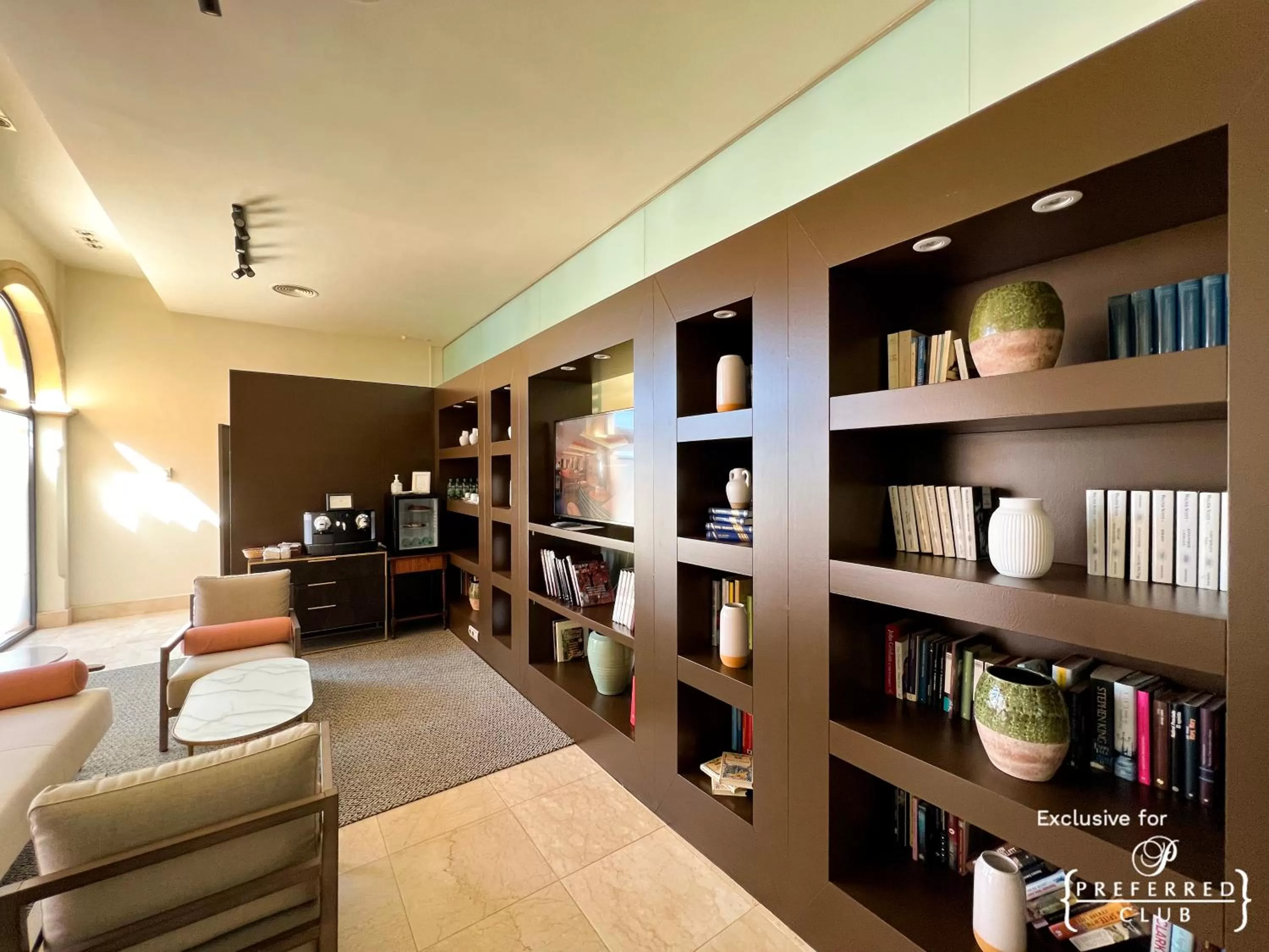 Lounge or bar, Bed in Secrets Bahía Real Resort & Spa Adults only