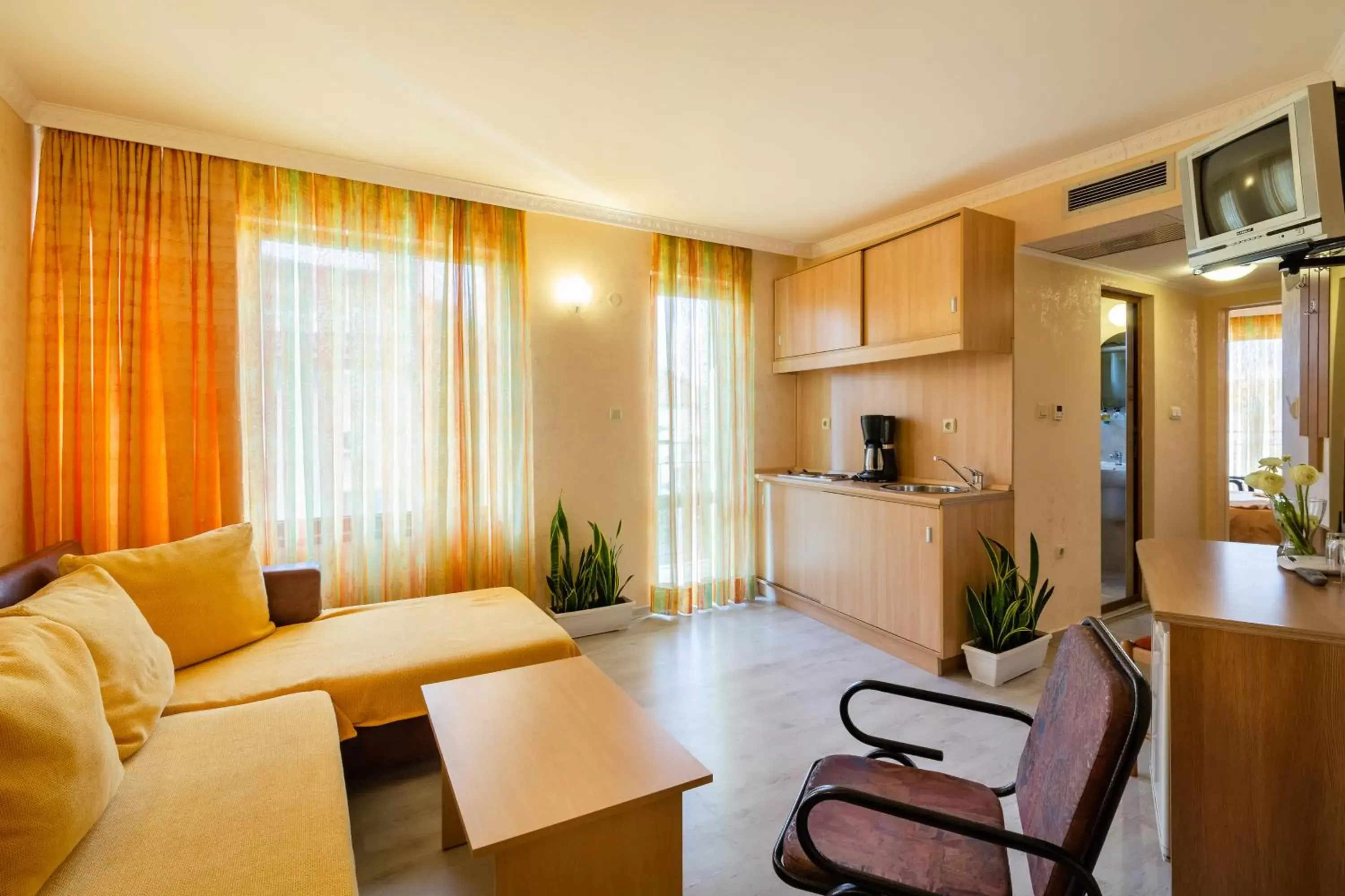 Bathroom, Seating Area in Hotel Zeus