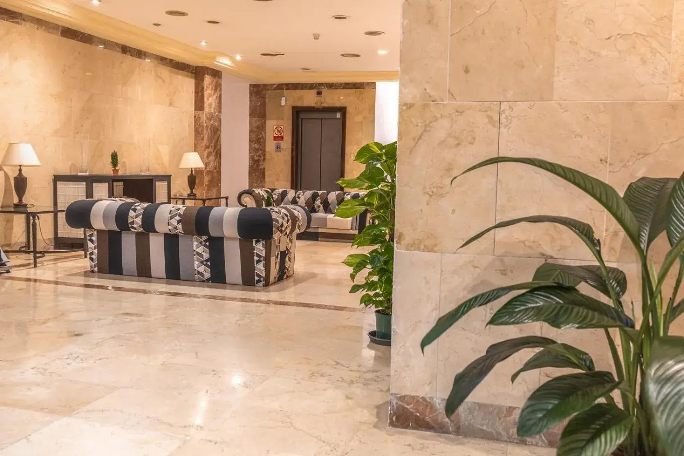 Lobby or reception in Aeropuerto Sur Hotel