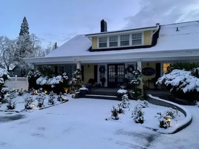 Property building, Winter in Bayberry Inn B&B and Oregon Wellness Retreat