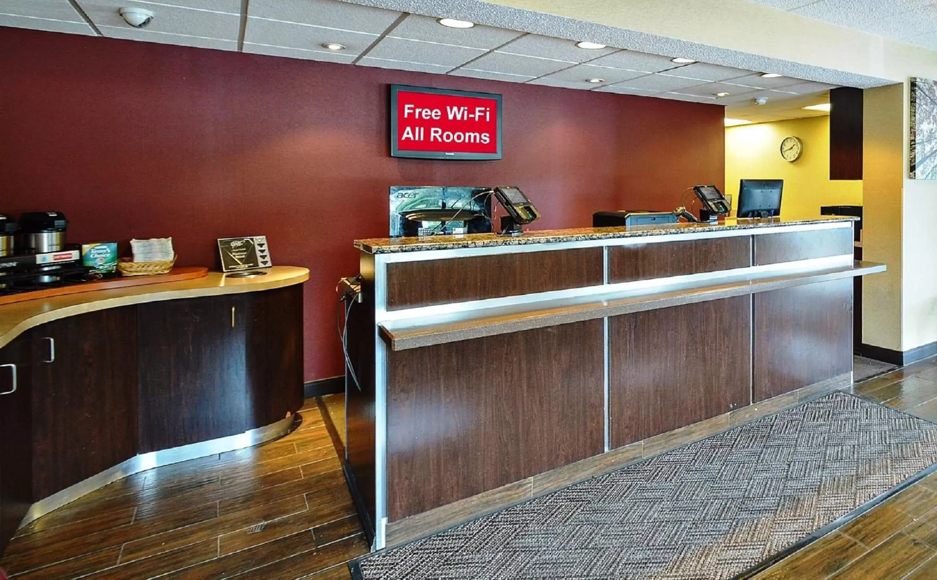 Lobby or reception in Red Roof Inn Louisville East - Hurstbourne