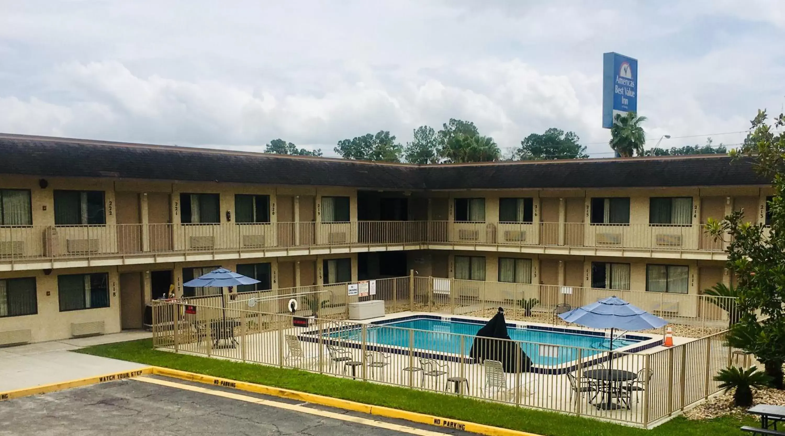 Property building, Pool View in Americas Best Value Inn - Lake City