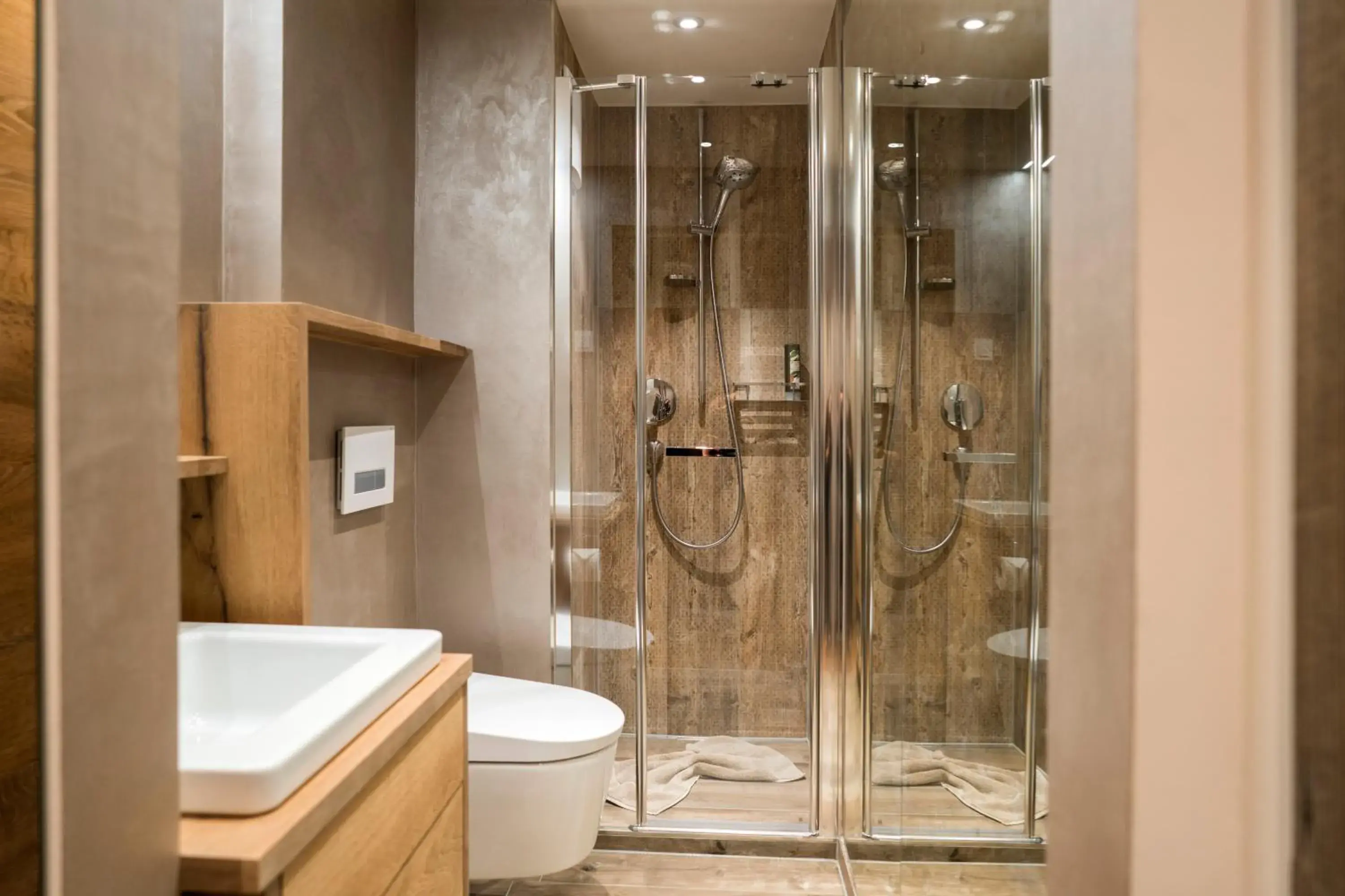 Shower, Bathroom in Boutique Hotel im Auracher Lochl