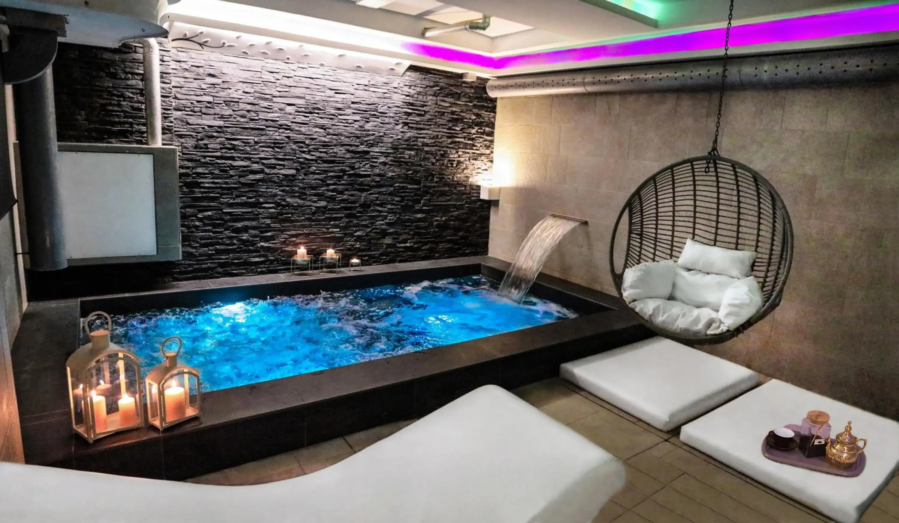 Hot Tub, Swimming Pool in Hotel Guglielmo