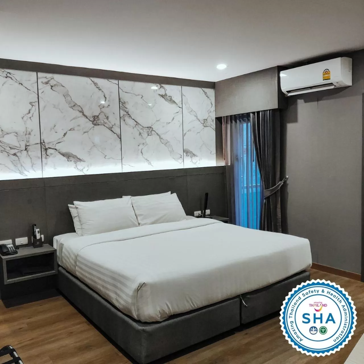 Bedroom, Bed in Hyde Park Hotel Bangkok