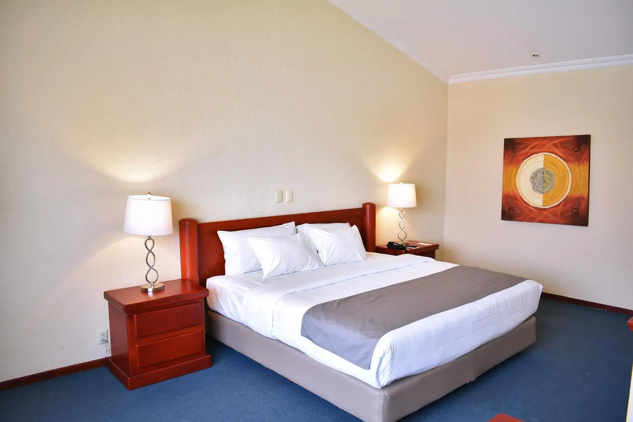 Bed in La Posada Hotel y Suites
