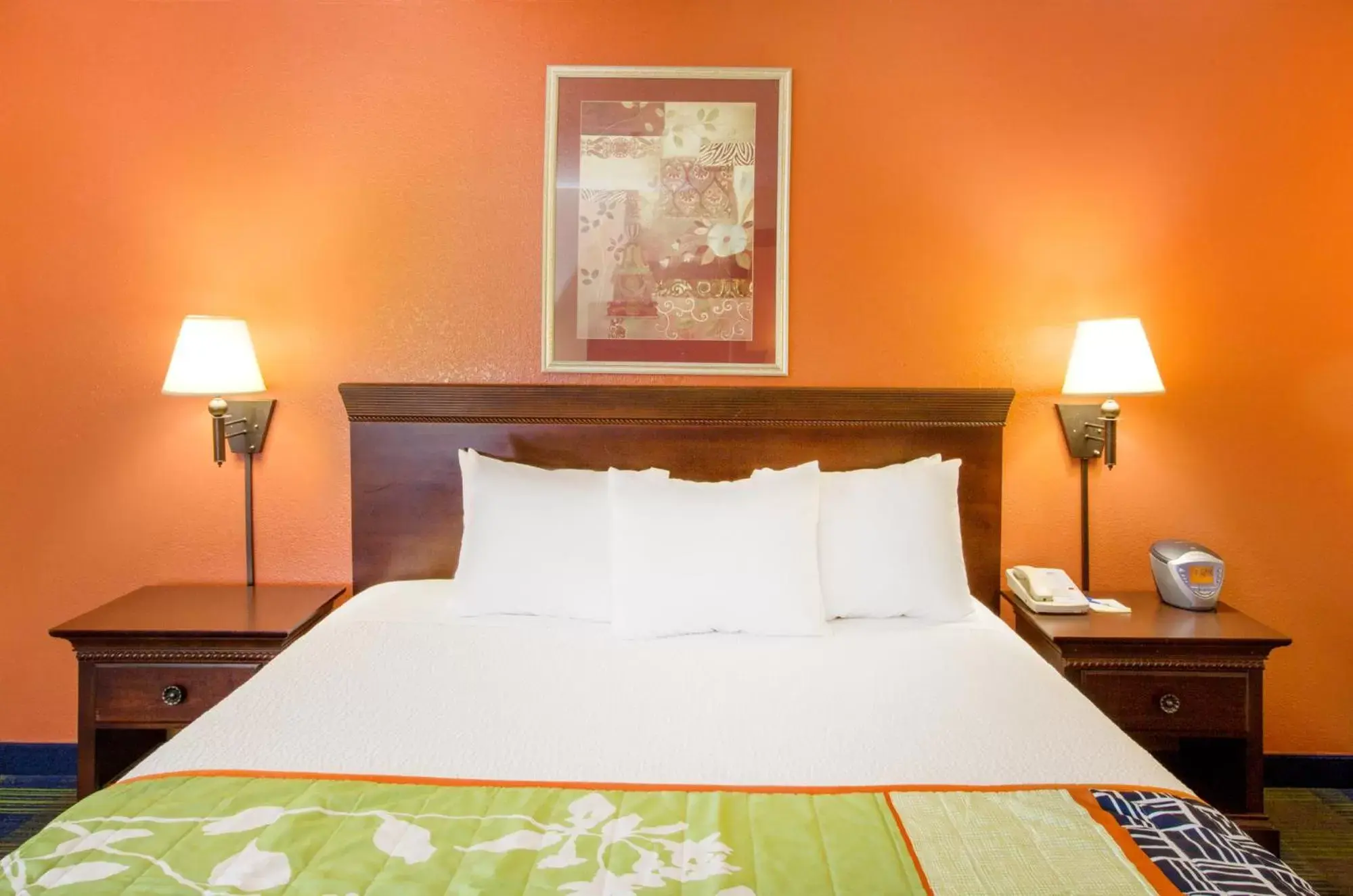 Bed in Days Inn by Wyndham Fremont Bed in Days Inn by Wyndham Fremont