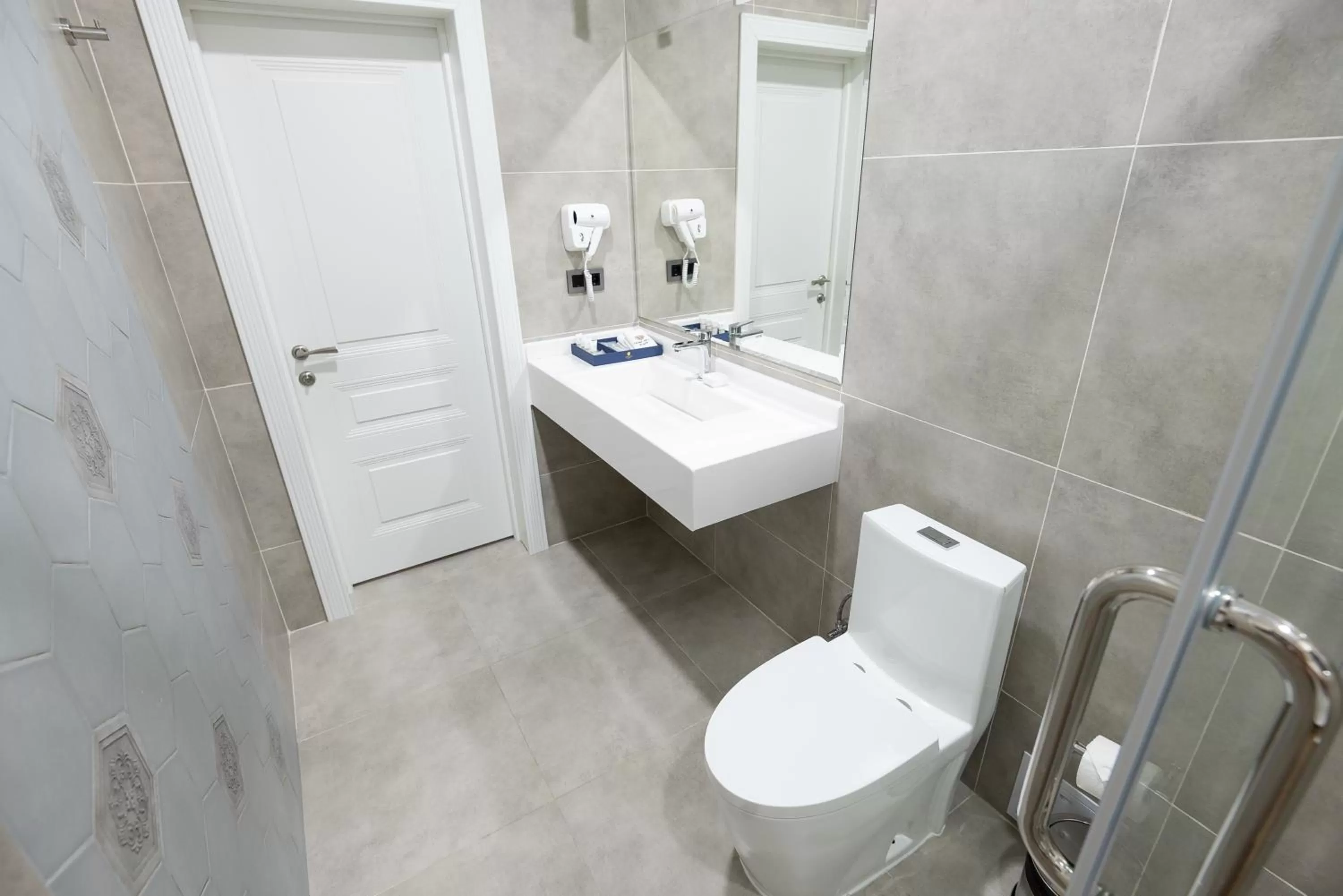 Bathroom in Tauke Khan Plaza