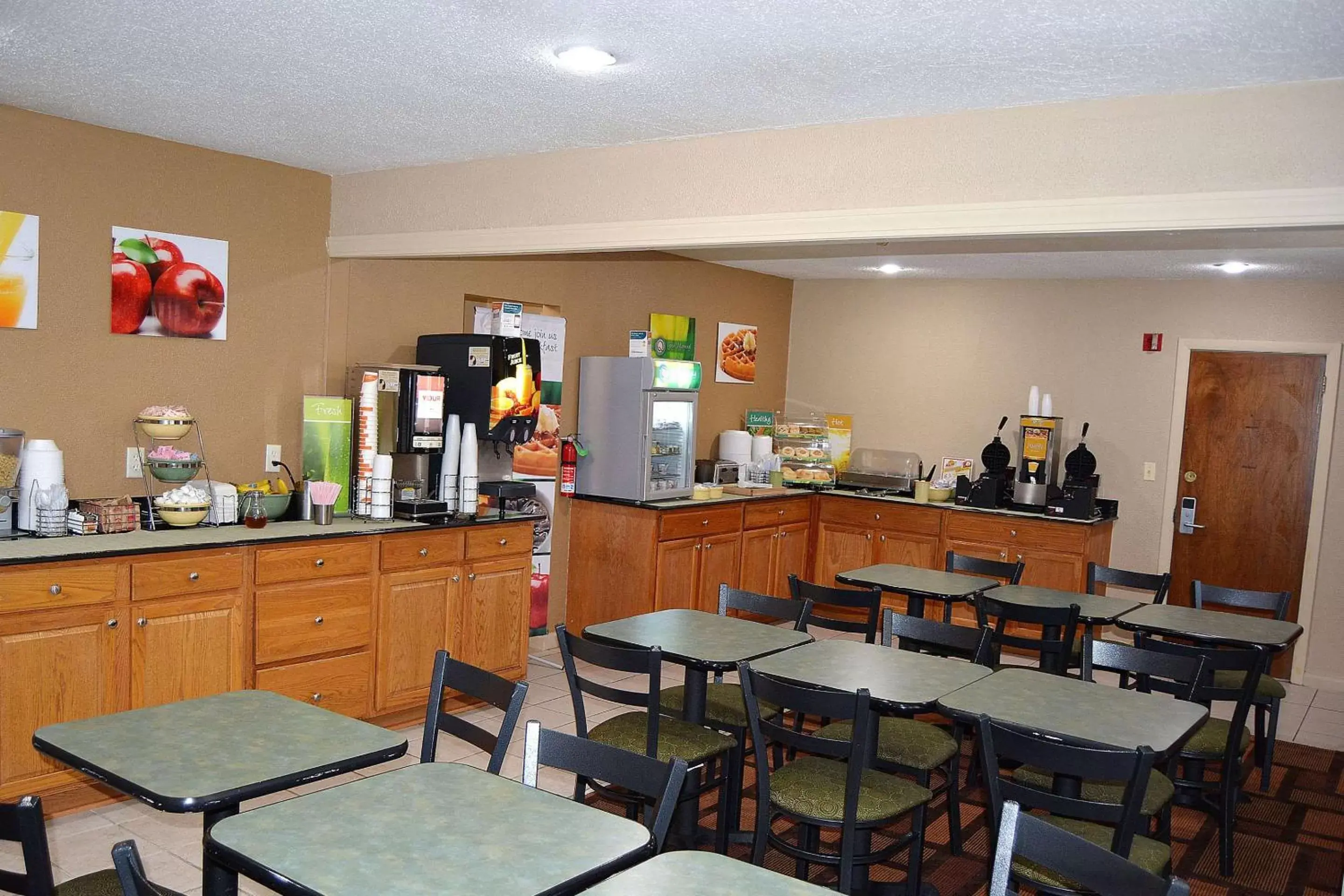 On site, Restaurant/Places to Eat in Quality Inn Raynham - Taunton
