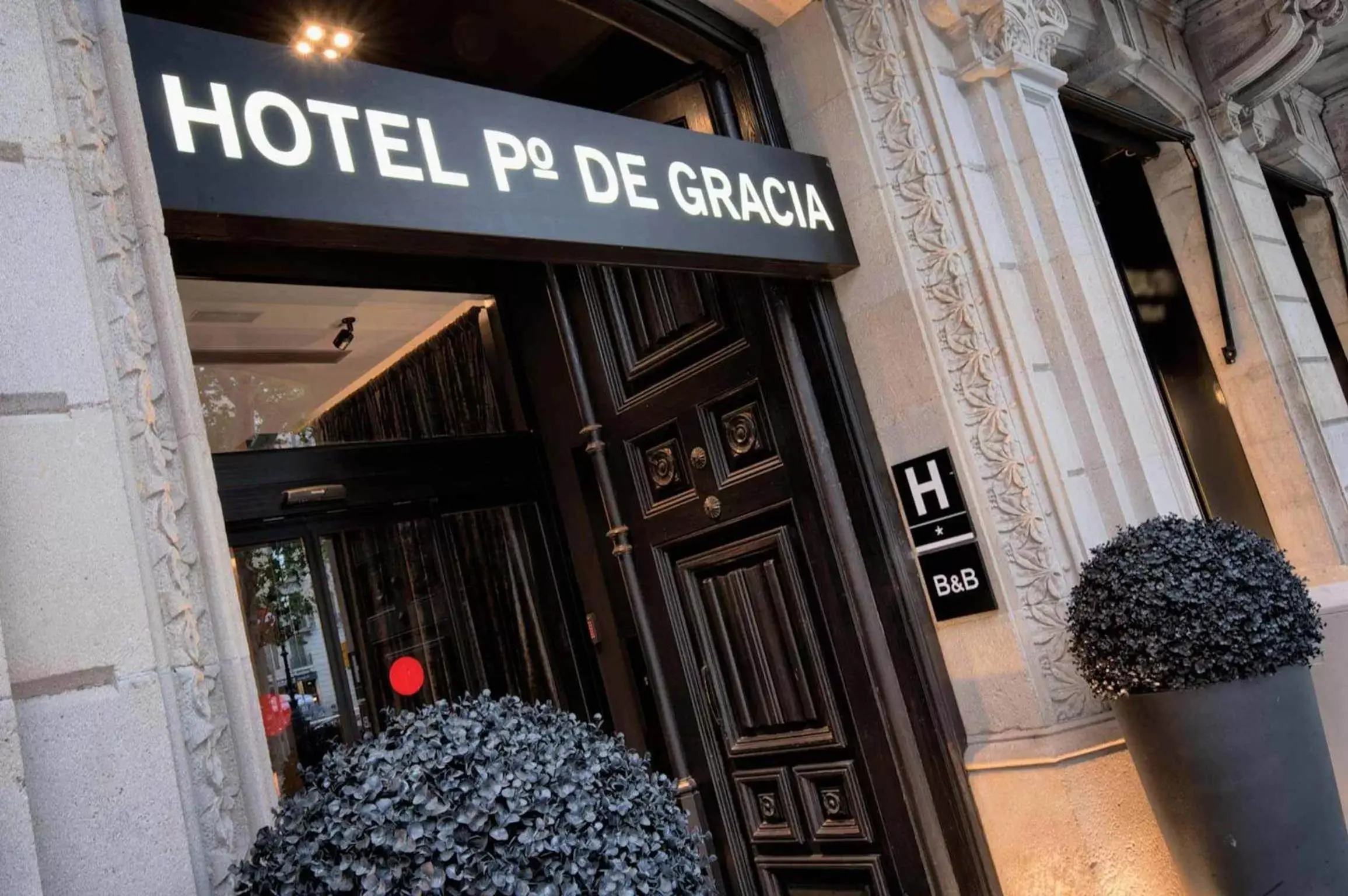 Facade/entrance, Property Building in Hotel Paseo De Gracia