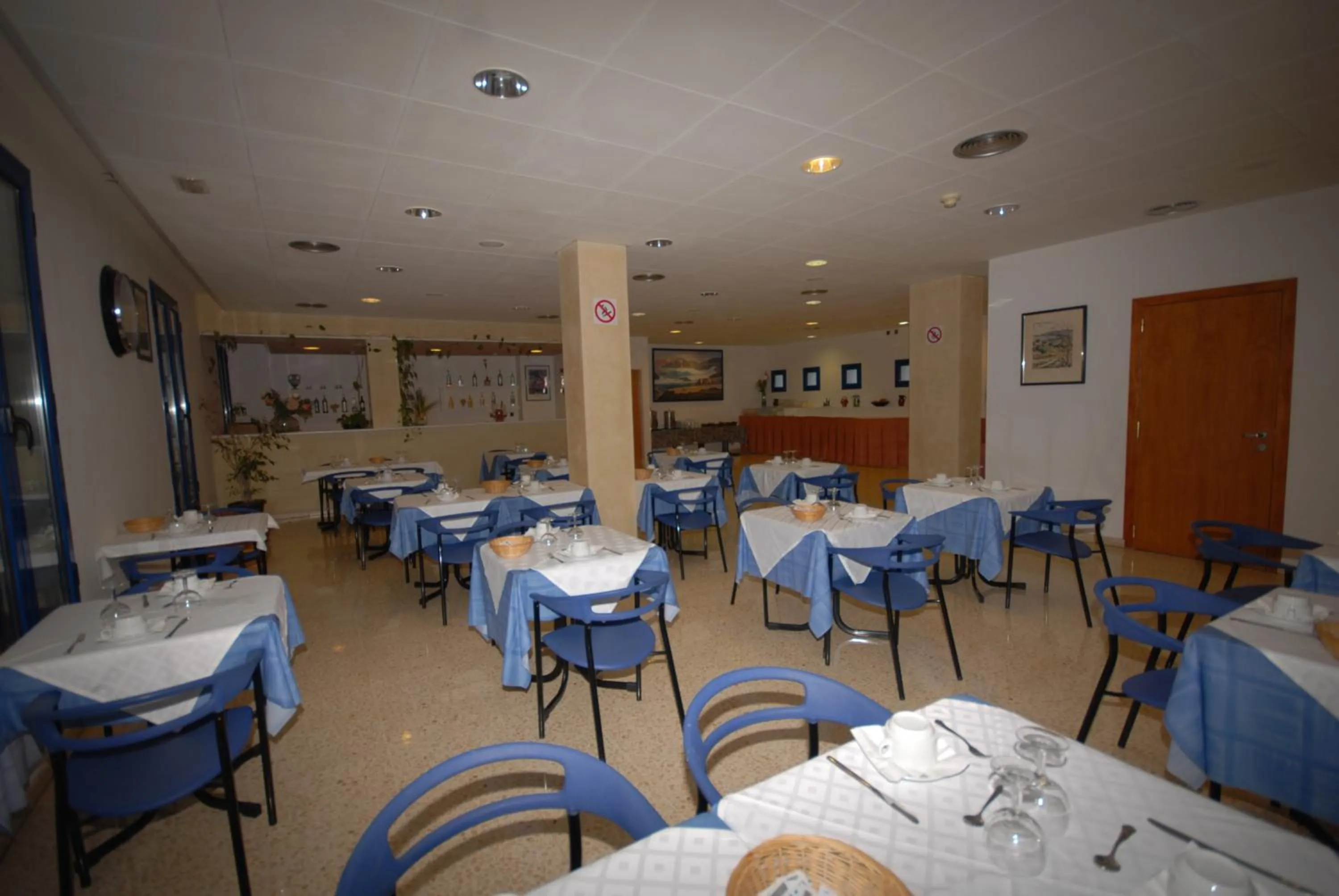 Restaurant/places to eat in Hotel Octavia