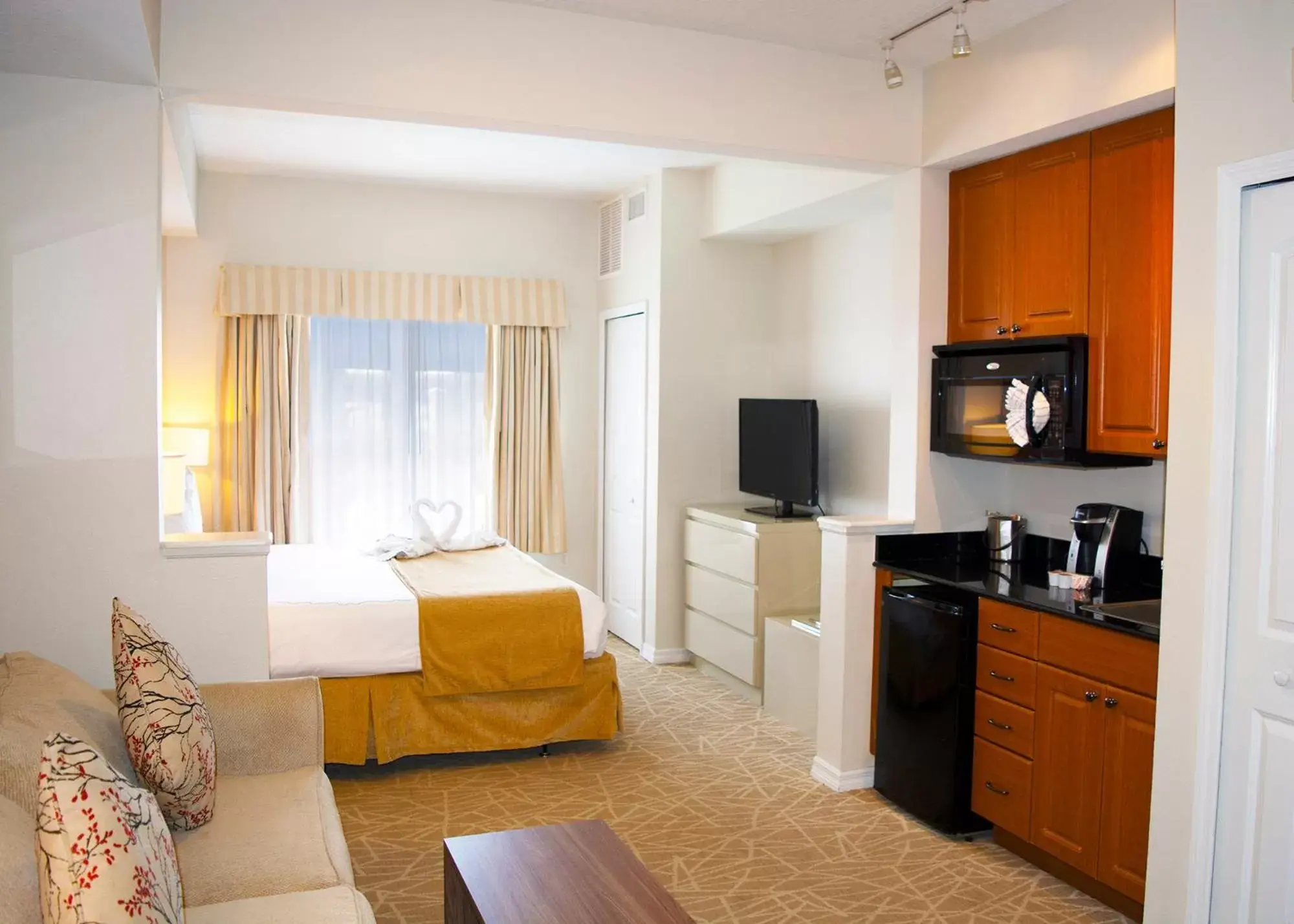 Executive King Studio with Wet Bar in The Point Hotel & Suites Universal