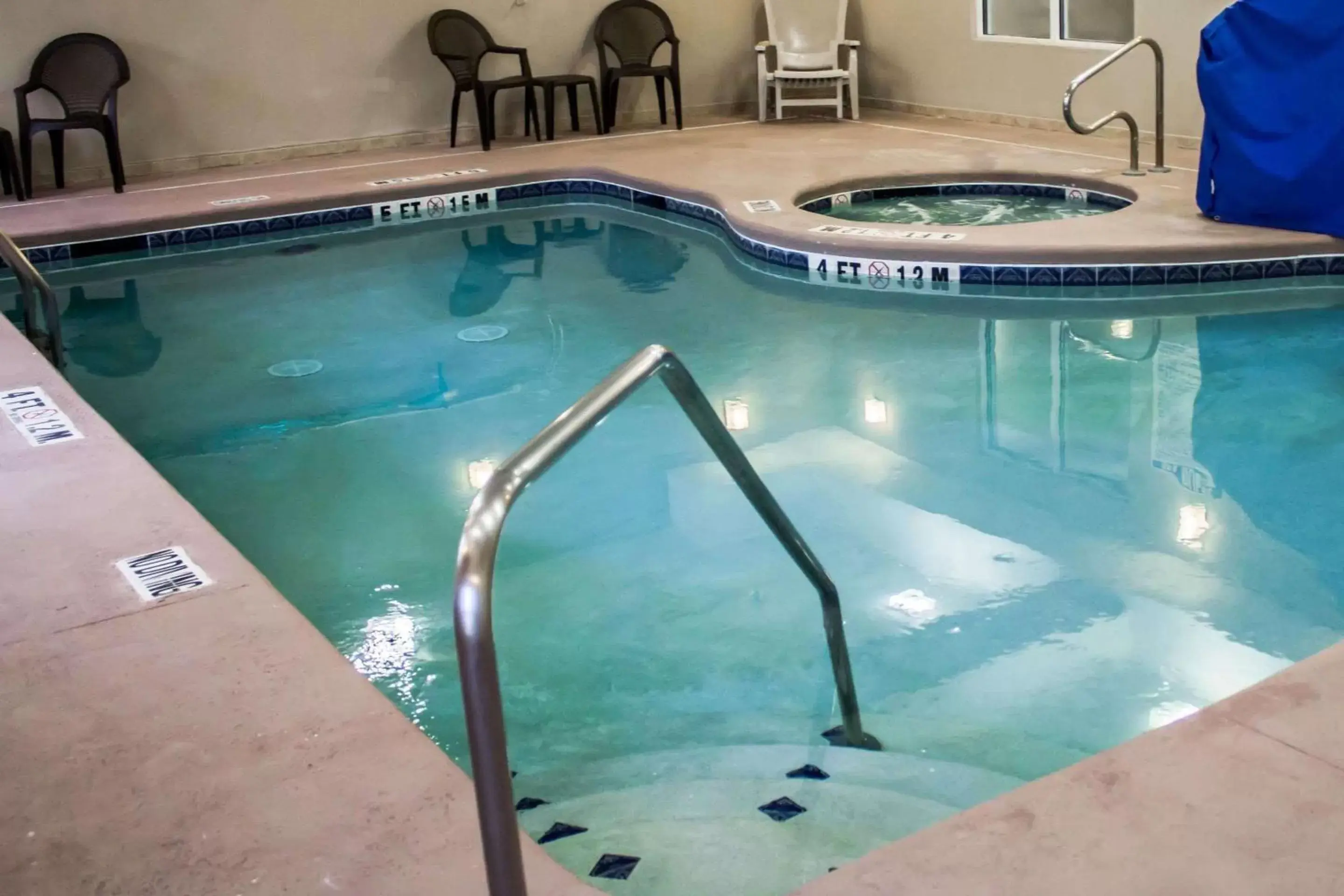 On site, Swimming Pool in Comfort Suites Brunswick