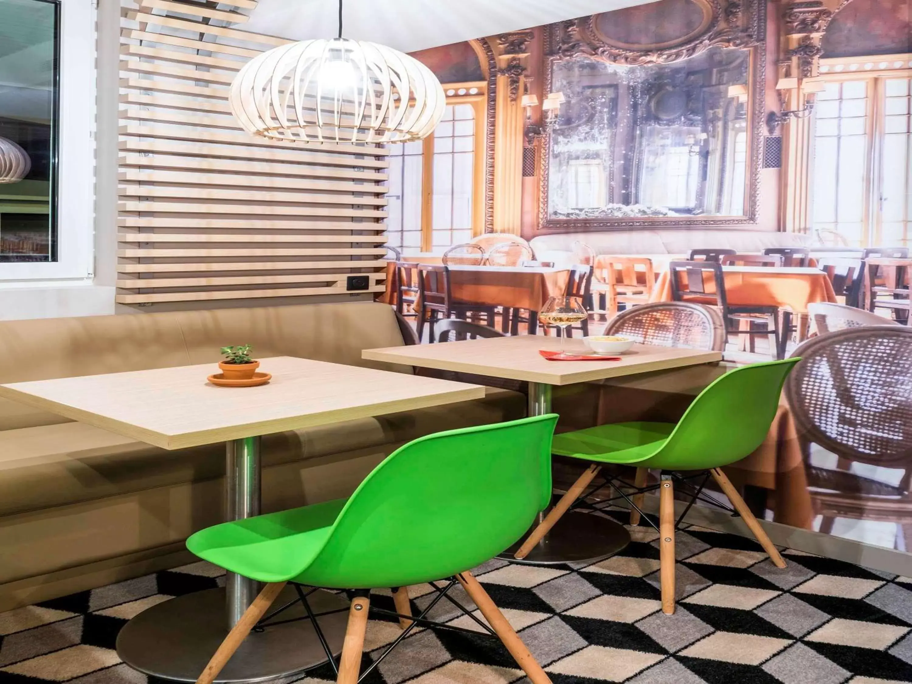 Lounge or bar in ibis Styles Clamart Gare Grand Paris Lounge or bar in ibis Styles Clamart Gare Grand Paris