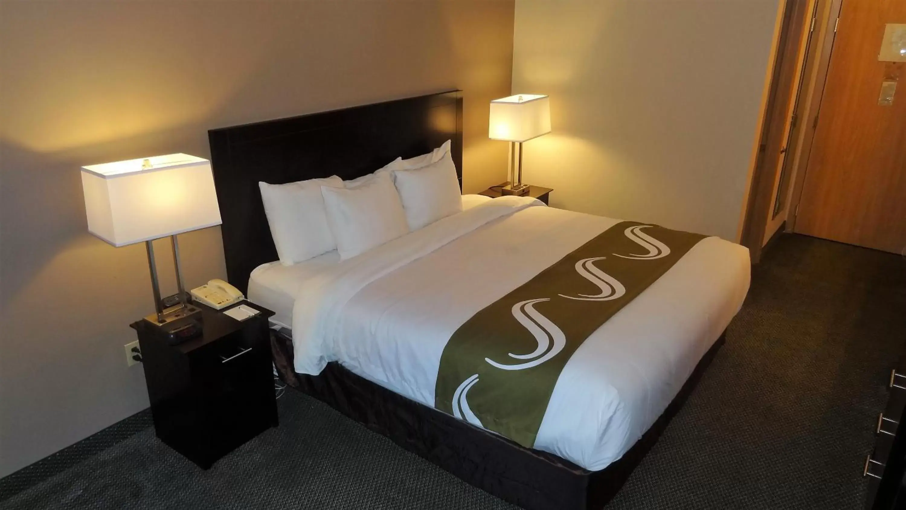 Bedroom, Bed in Quality Inn Tulalip - Marysville