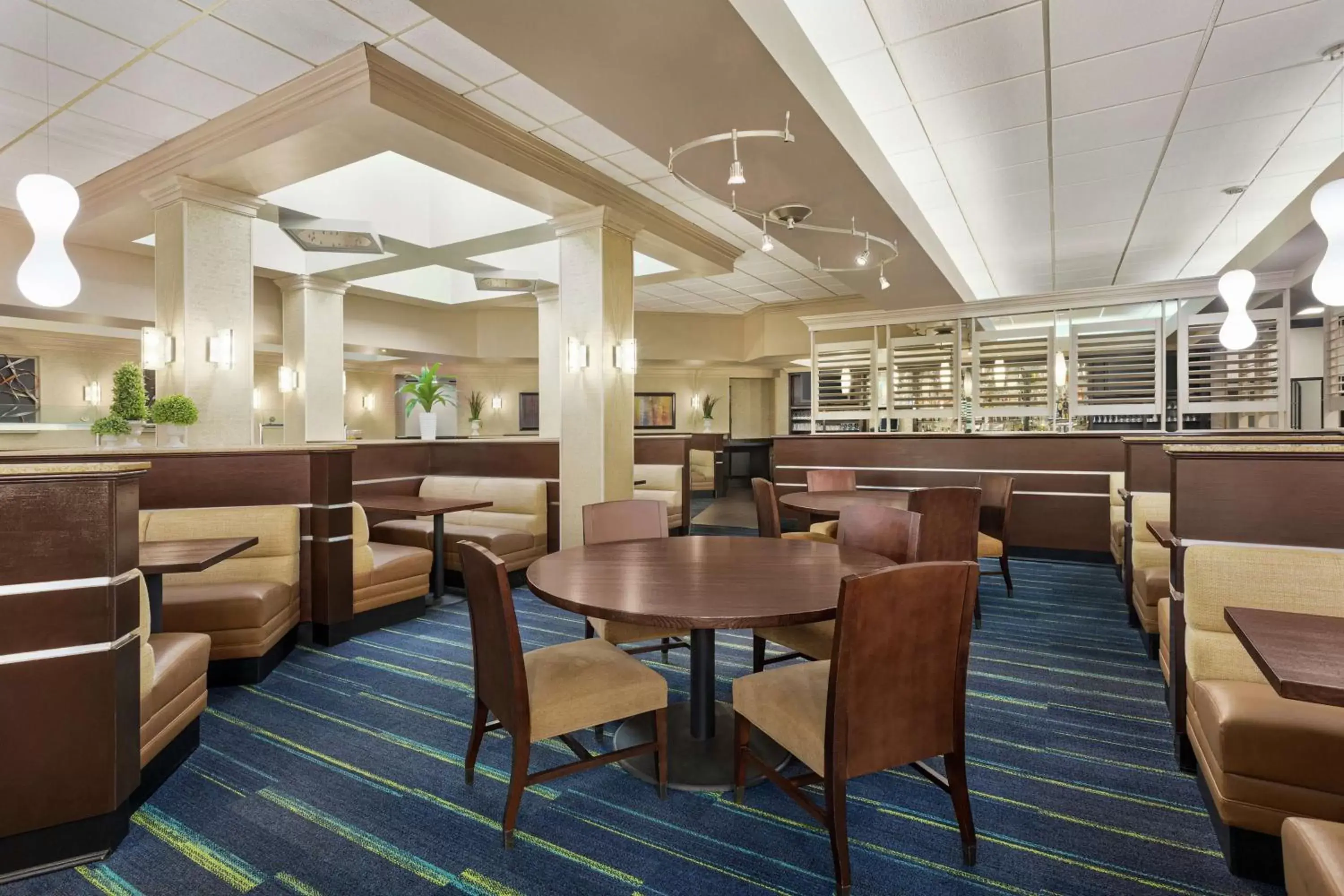 Dining area, Restaurant/Places to Eat in DoubleTree by Hilton Jackson