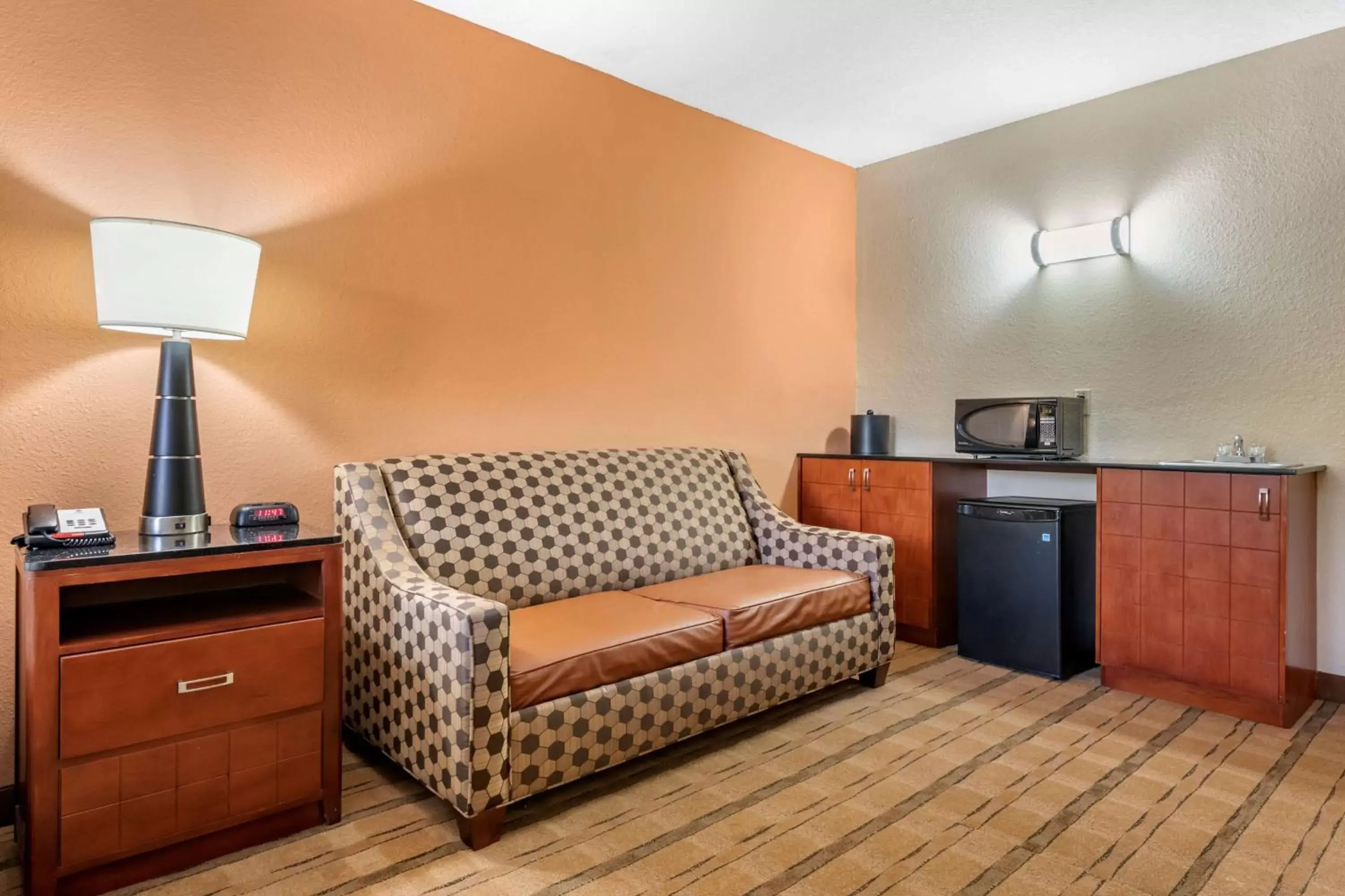 Photo of the whole room, Seating Area in Best Western Plus Flagler Beach Area Inn & Suites