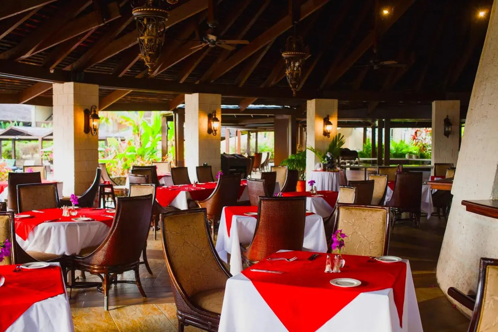 Restaurant/Places to Eat in Mount Irvine Bay Resort