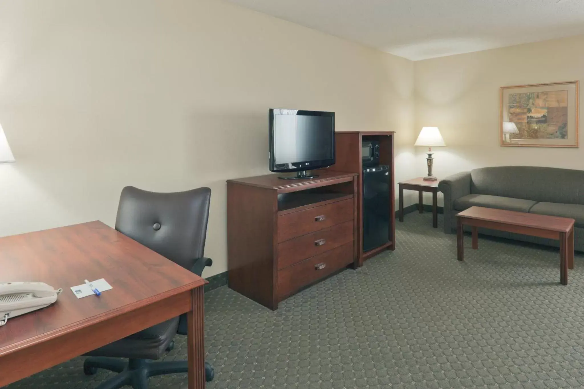 Photo of the whole room, Seating Area in Holiday Inn Express Evansville - West, an IHG Hotel
