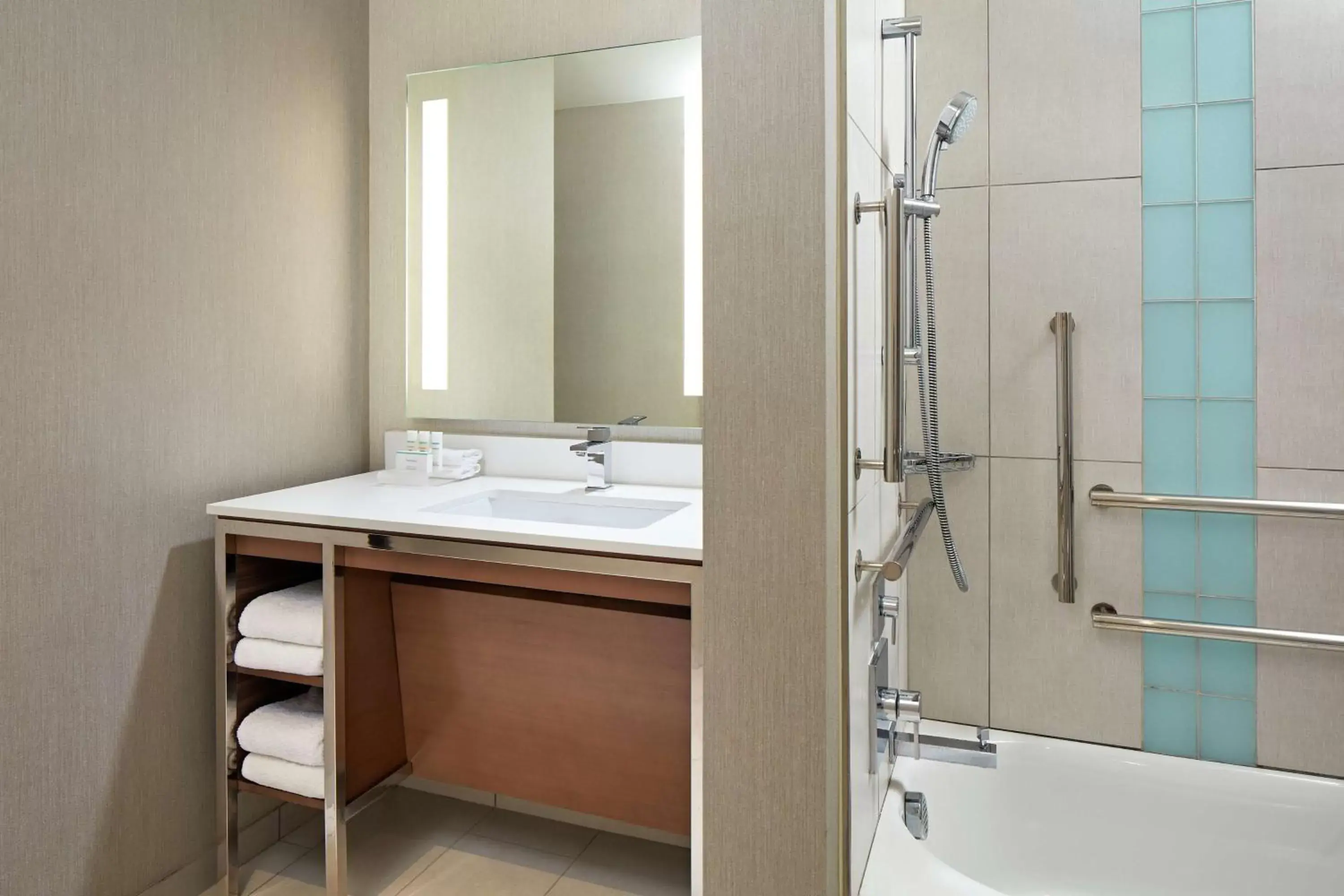 Bathroom in Homewood Suites by Hilton San Diego Hotel Circle/SeaWorld Area