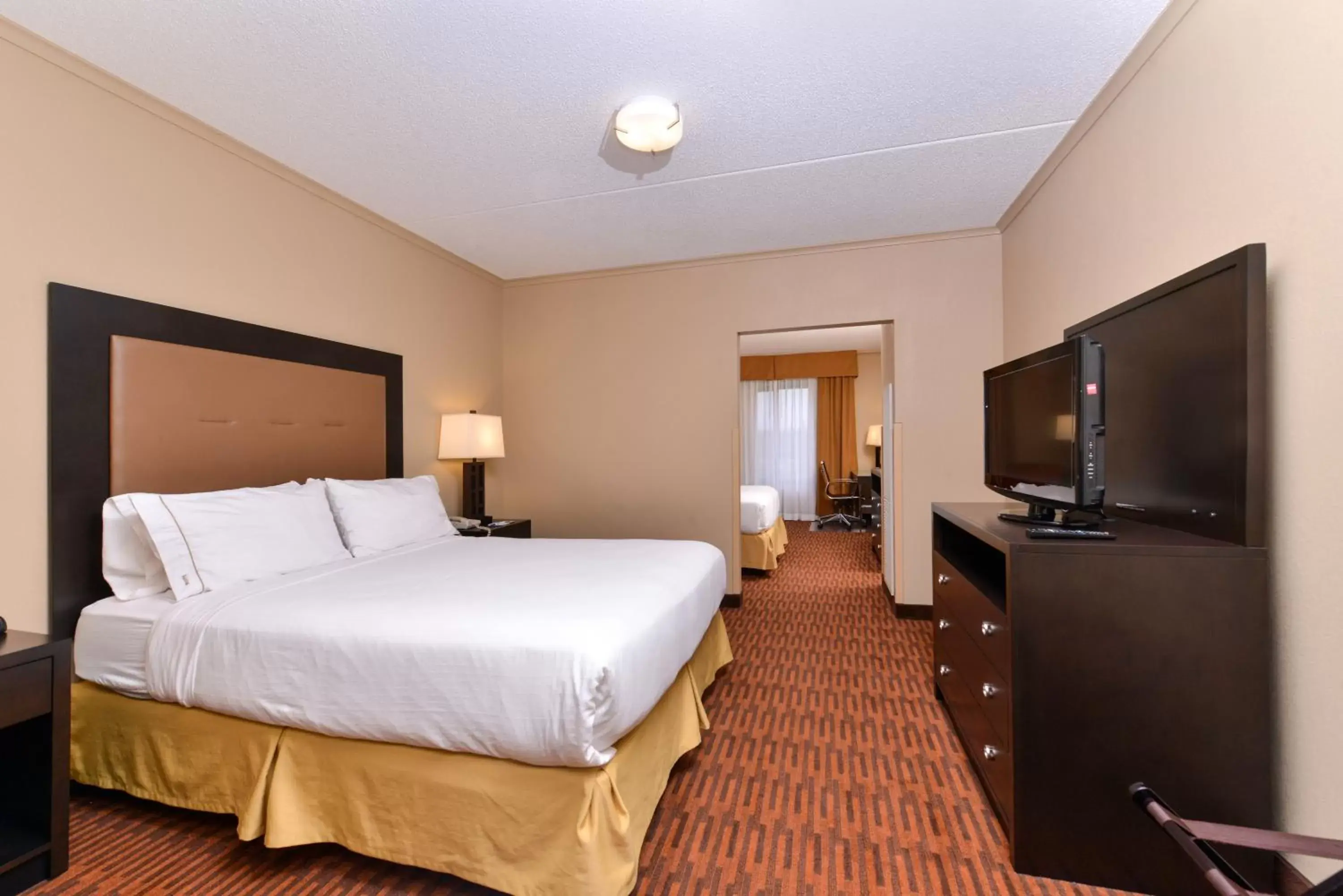 Photo of the whole room, Bed in Holiday Inn Express Breezewood, an IHG Hotel