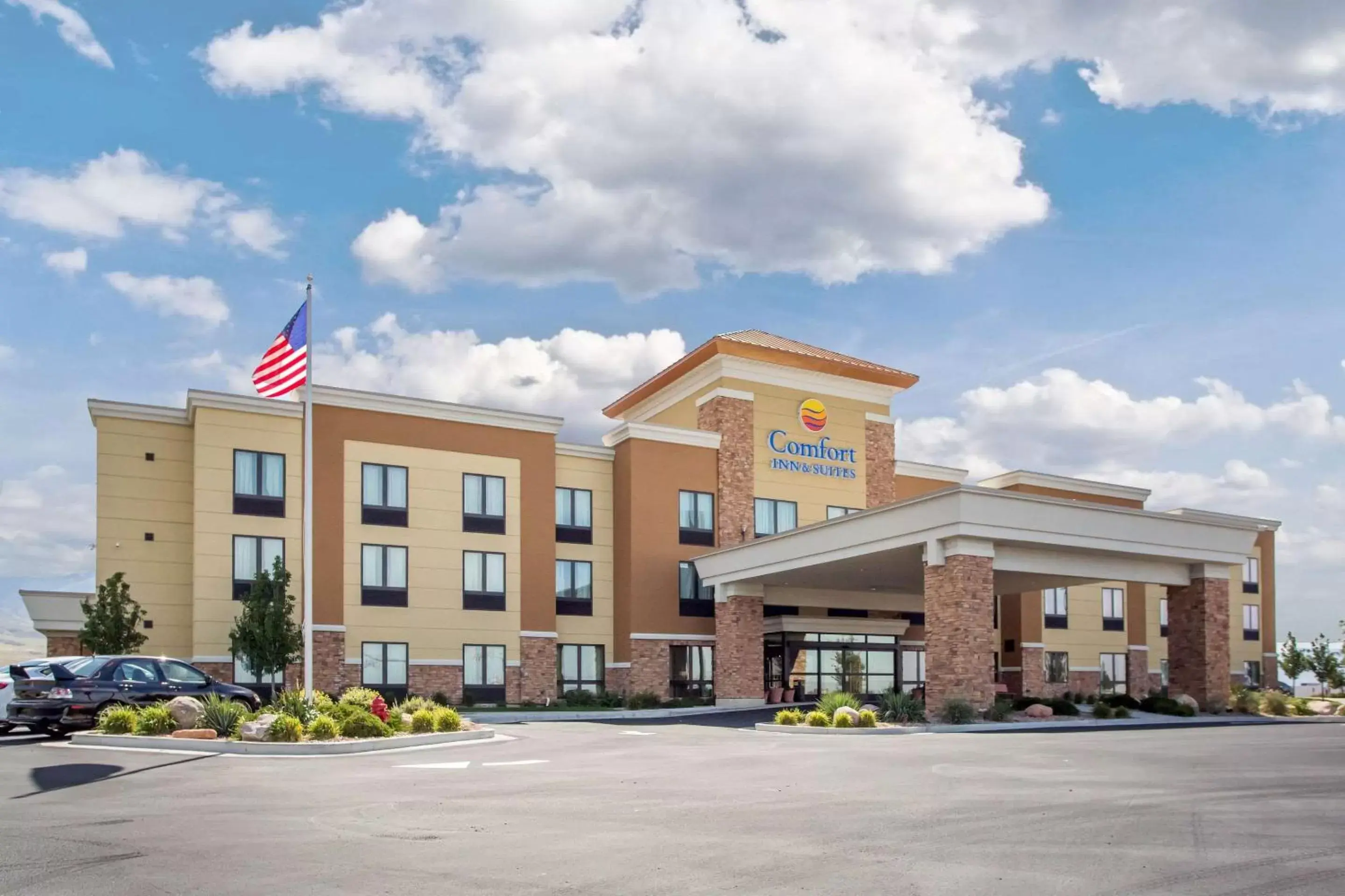 Property Building in Comfort Inn & Suites Tooele-Salt Lake City