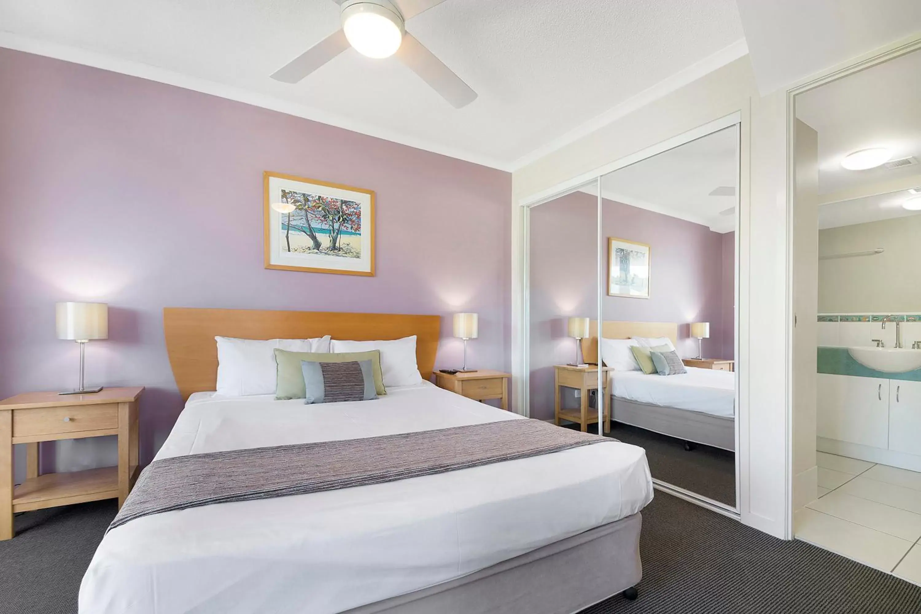 Bedroom, Bed in BreakFree Grand Pacific