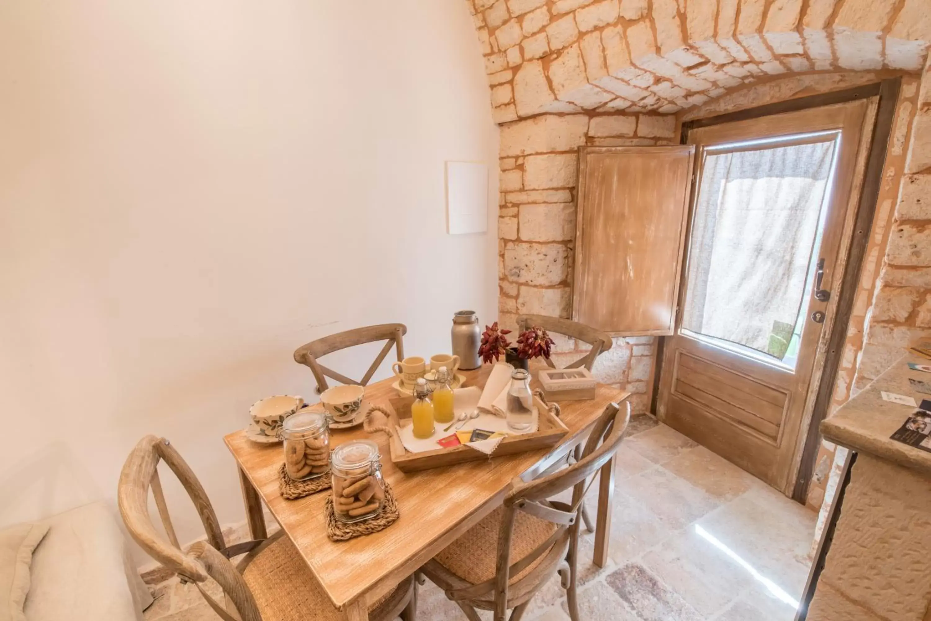 Dining Area in Trulli Antichi Mestieri - Widespread Trulli in the historic center