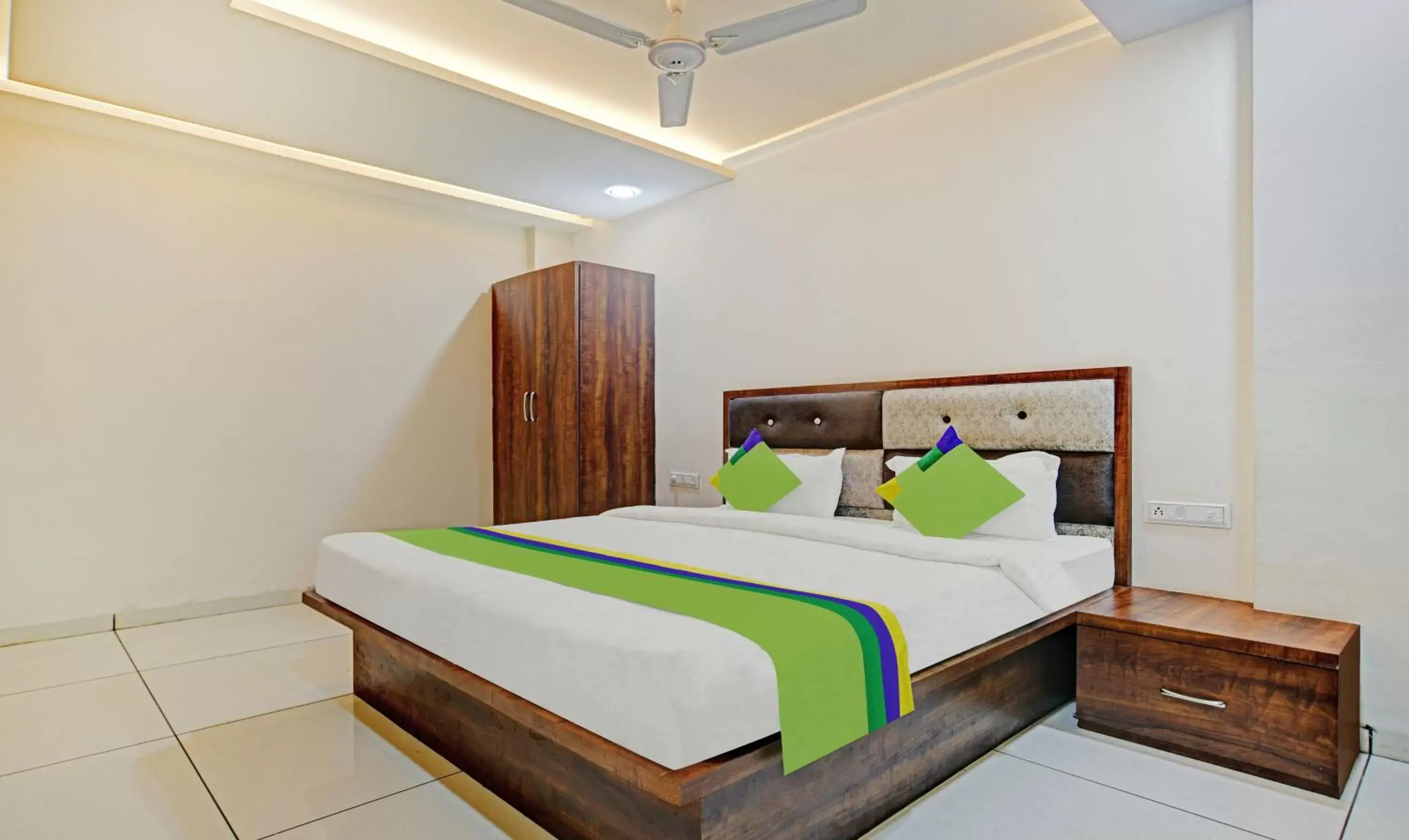 Deluxe Double Room in Treebo Jayshree Palace C21 Business Park Deluxe Double Room in Treebo Jayshree Palace C21 Business Park