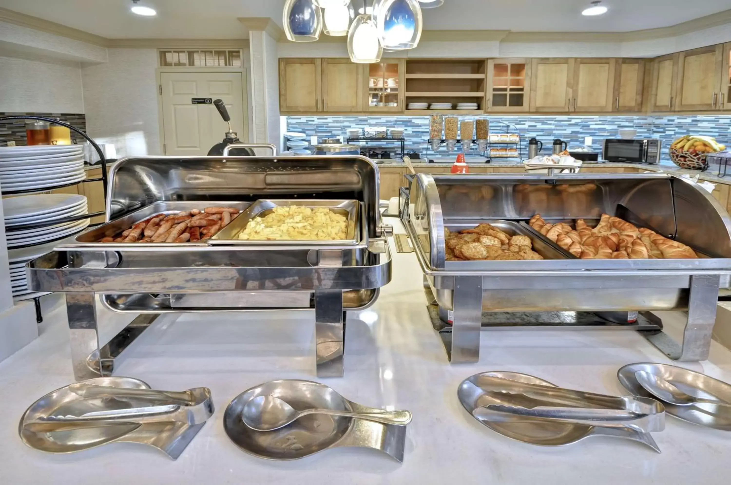 Breakfast, Food in Homewood Suites Boston Peabody