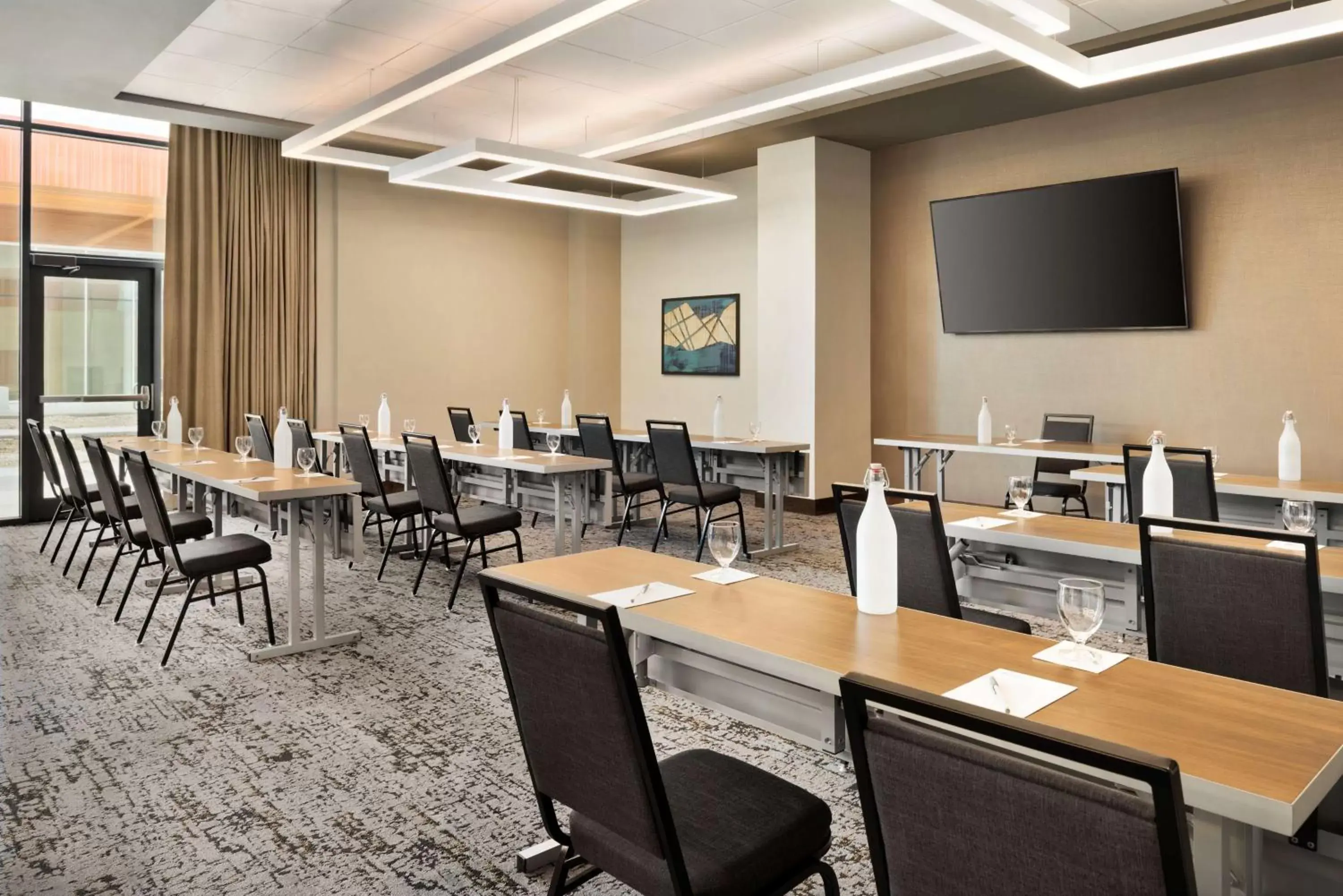 Meeting/conference room in Hilton Garden Inn Milwaukee Brookfield Conference Center