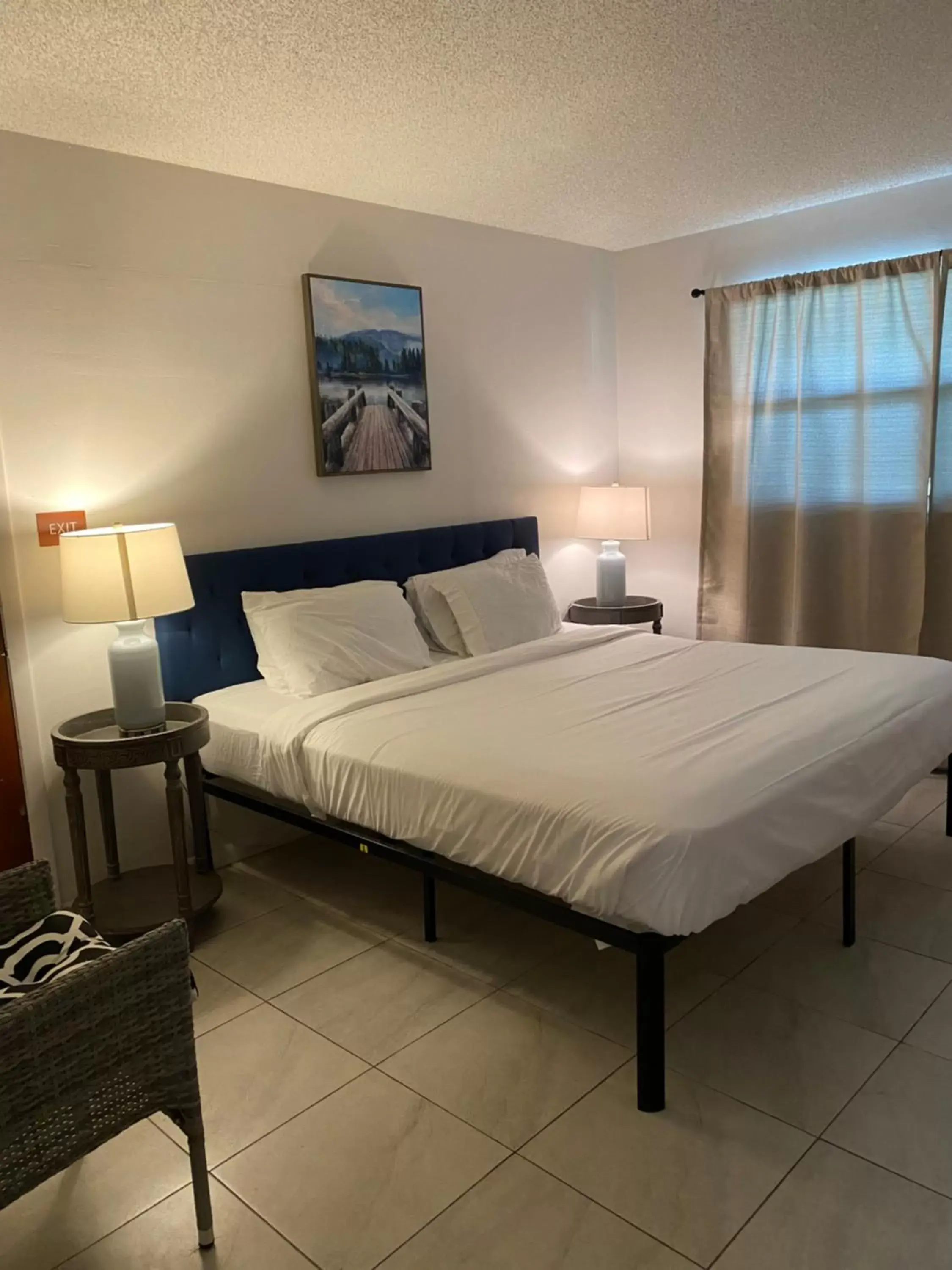 Bedroom, Bed in Dee Jay Beach Resort